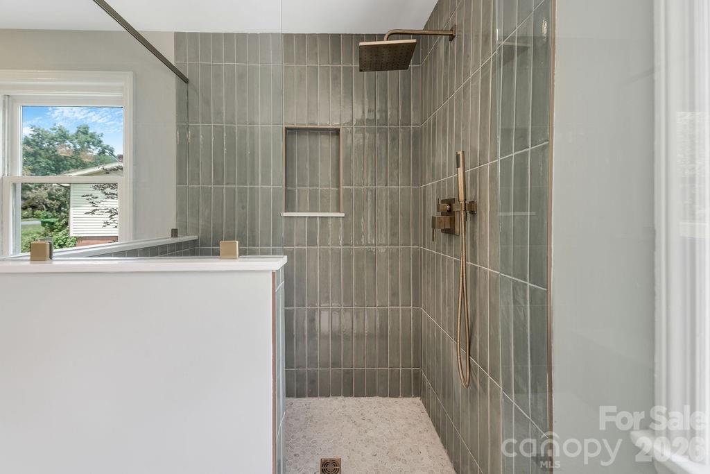 55 Cisco Road — Asheville