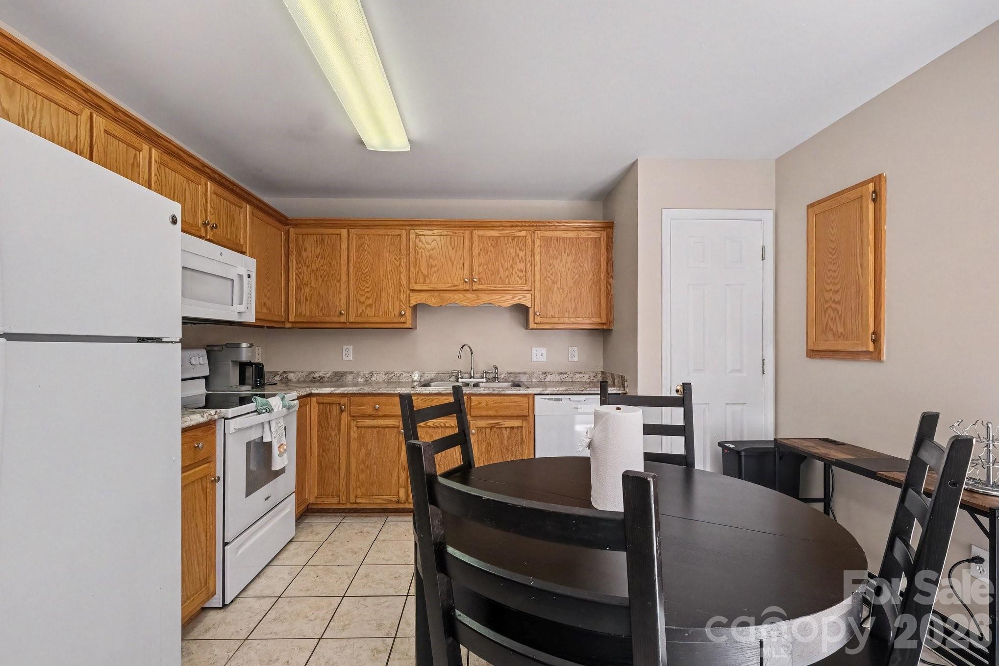 2240 15th Avenue NE #102 — Hickory
