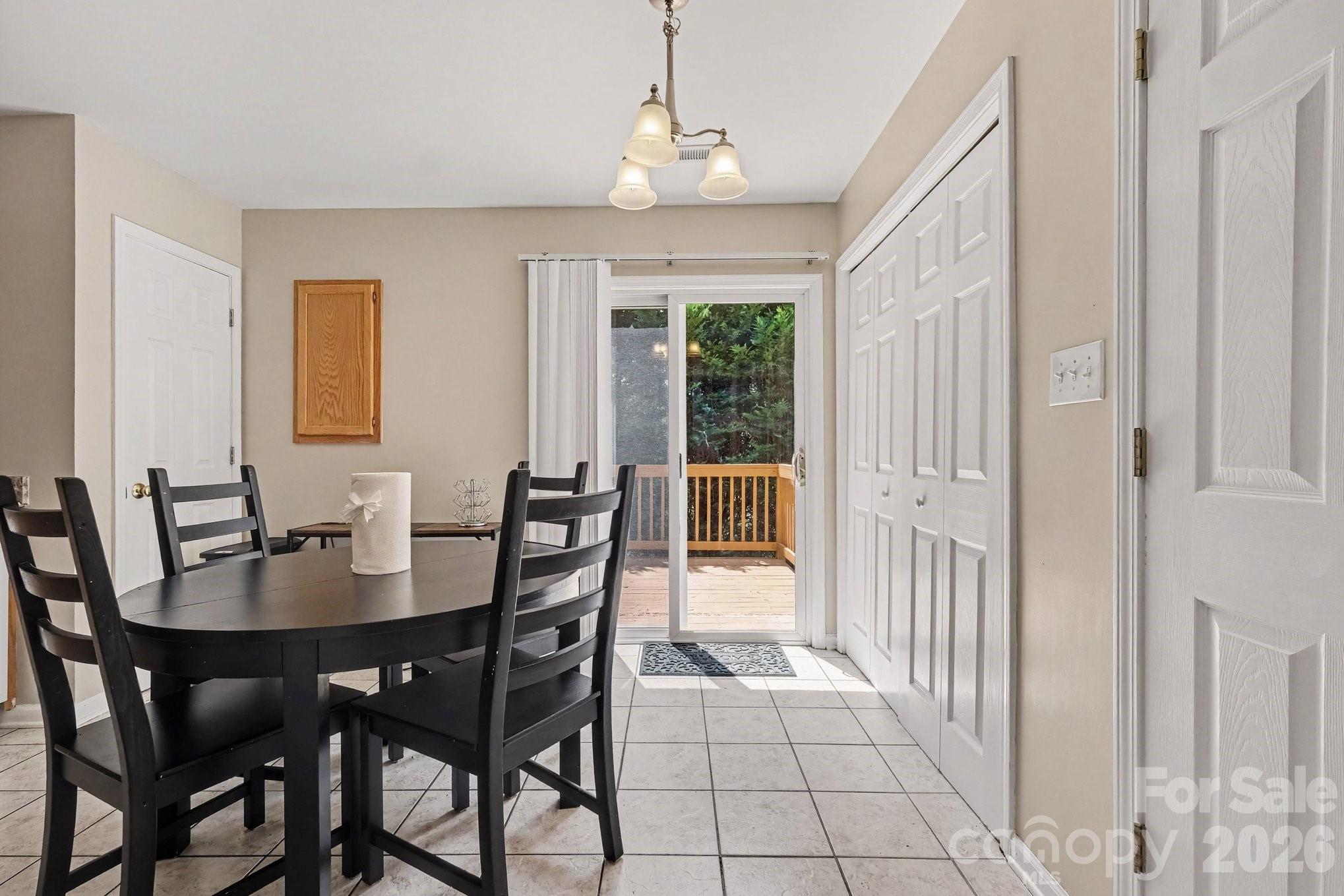 2240 15th Avenue NE #102 — Hickory