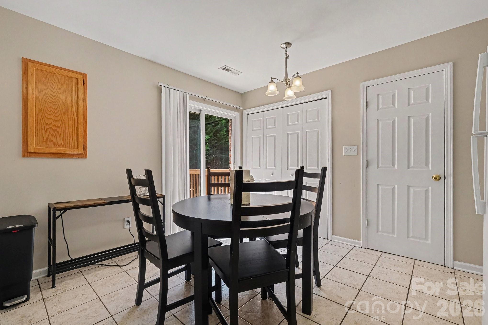 2240 15th Avenue NE #102 — Hickory