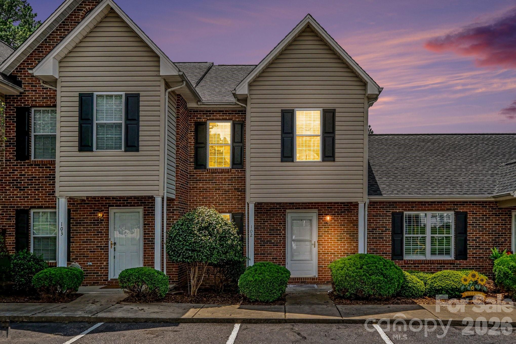 2240 15th Avenue NE #102 — Hickory