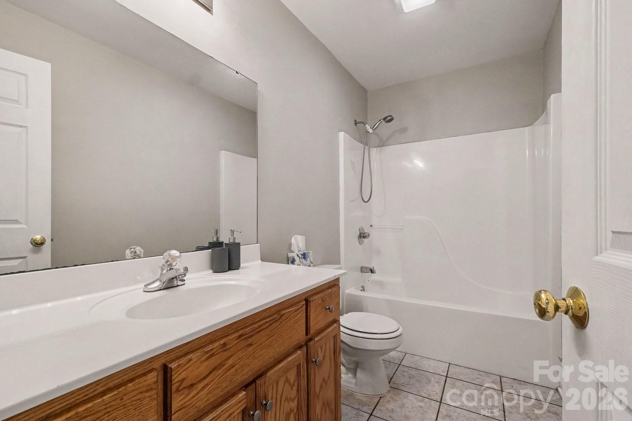 2240 15th Avenue NE #102 — Hickory