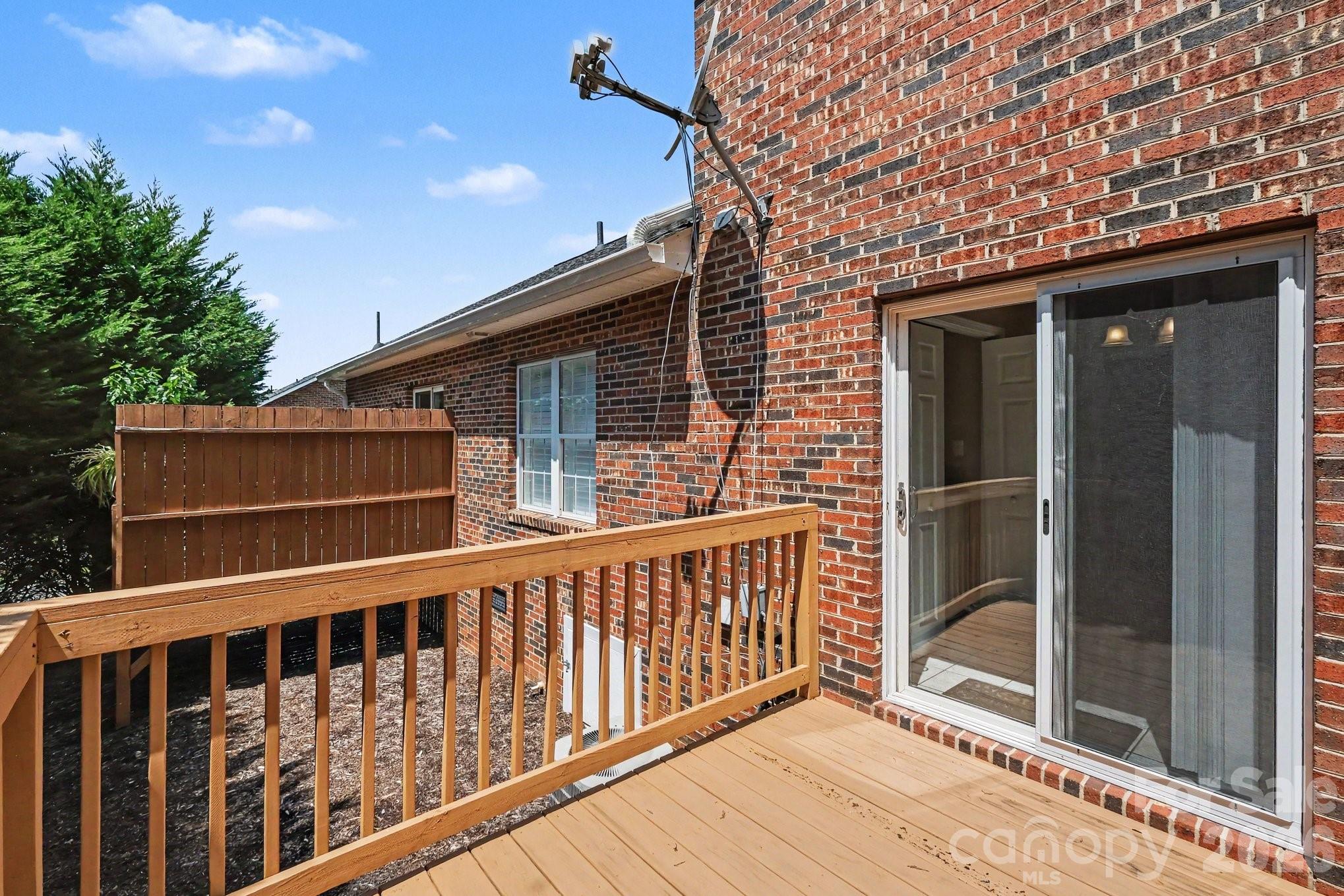 2240 15th Avenue NE #102 — Hickory