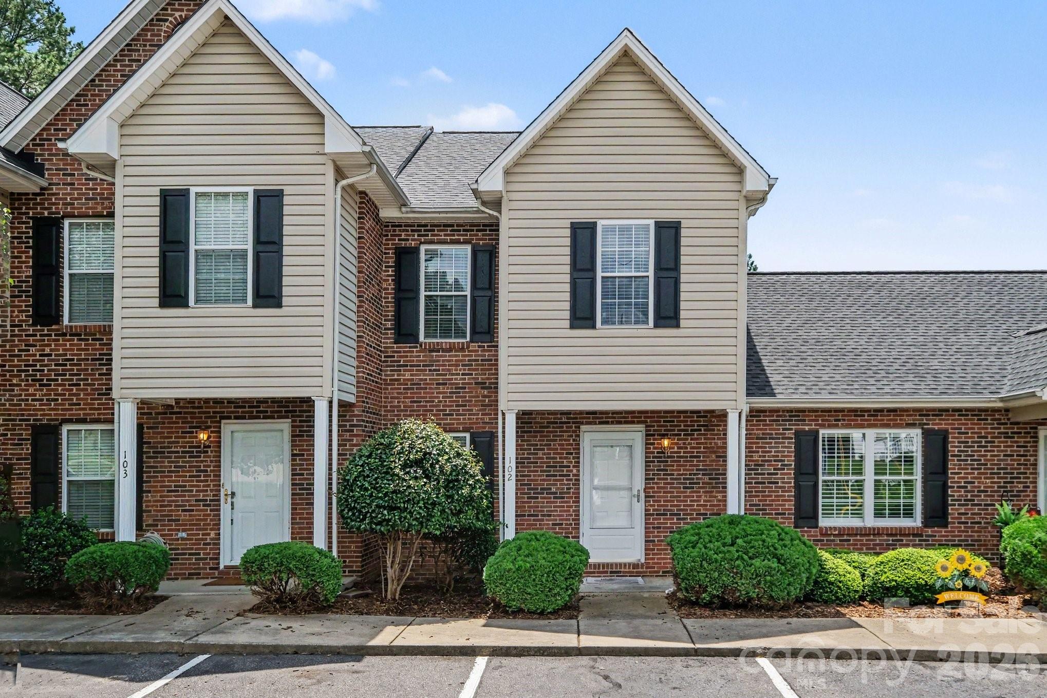 2240 15th Avenue NE #102 — Hickory