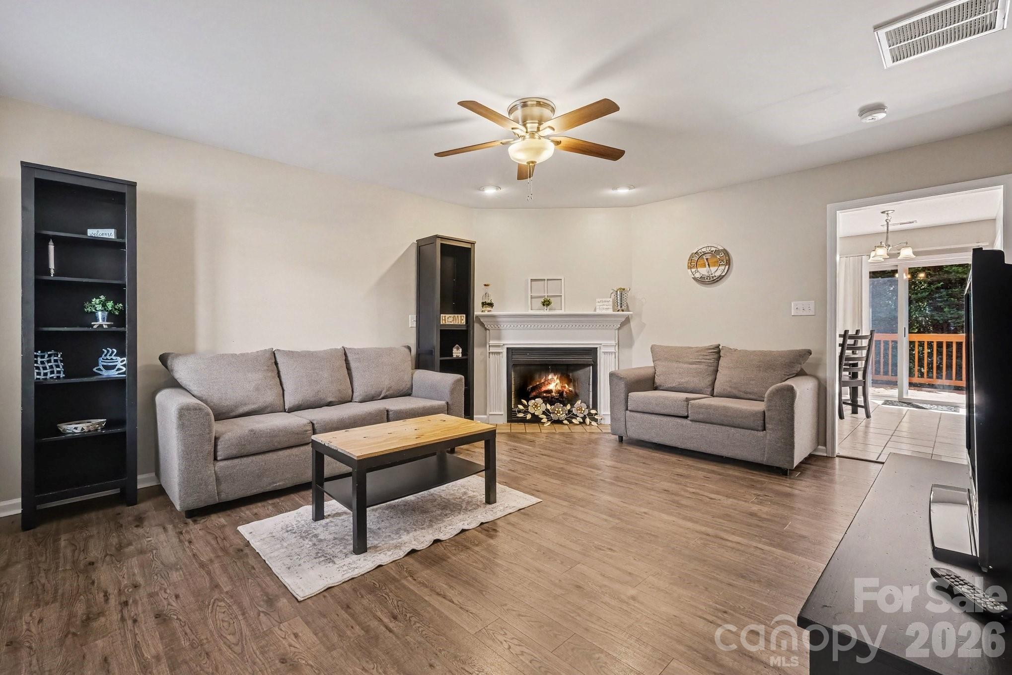2240 15th Avenue NE #102 — Hickory