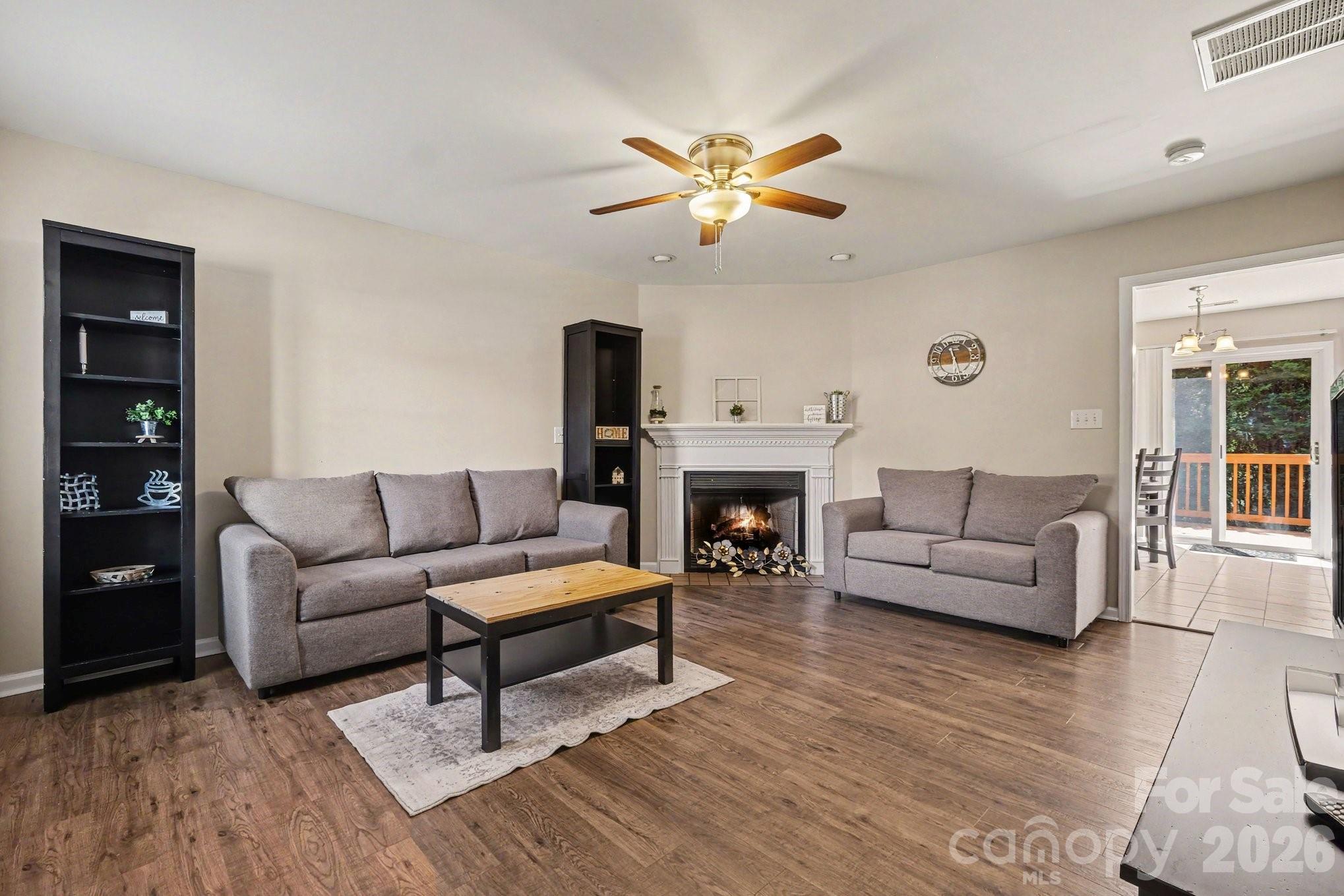 2240 15th Avenue NE #102 — Hickory