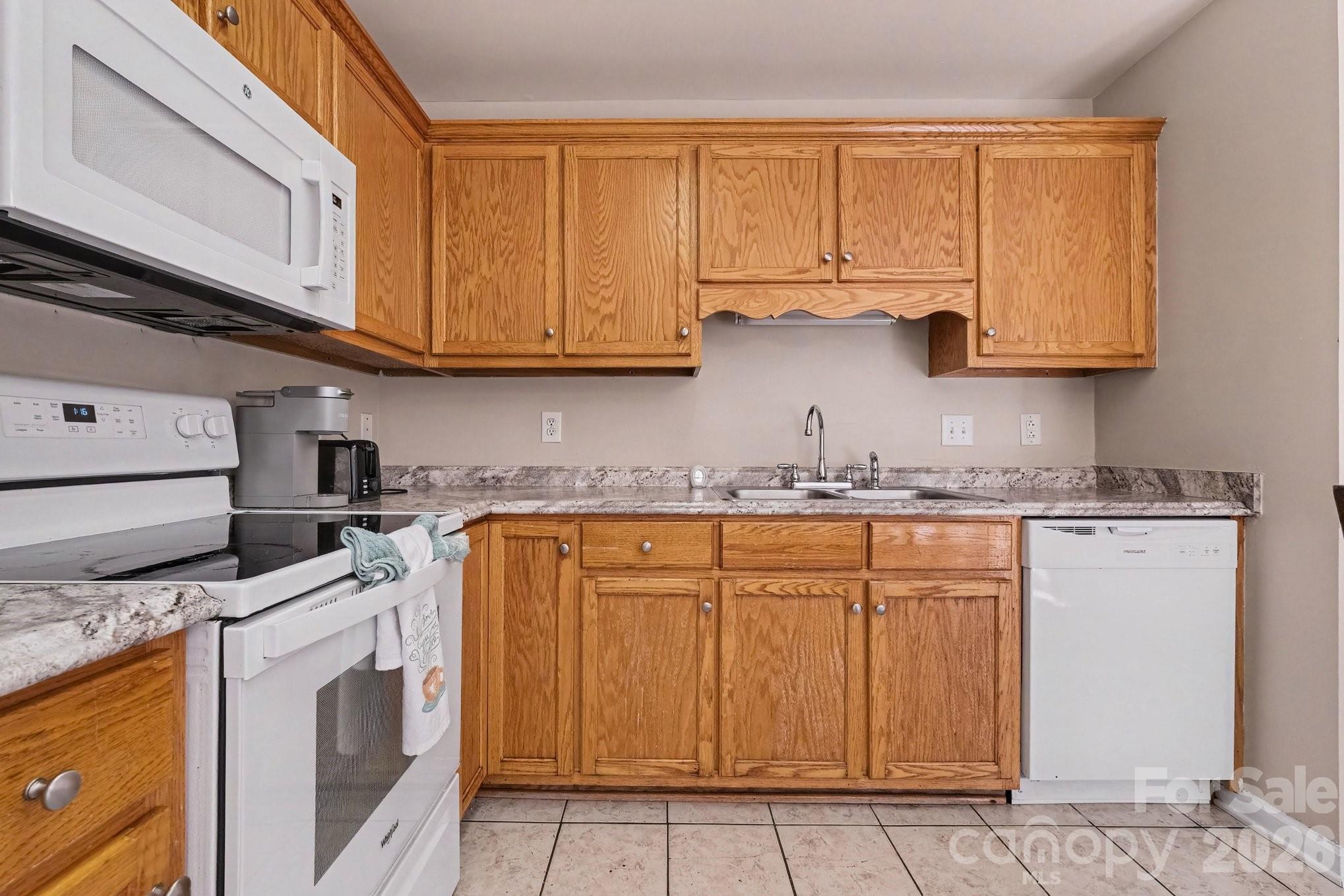 2240 15th Avenue NE #102 — Hickory