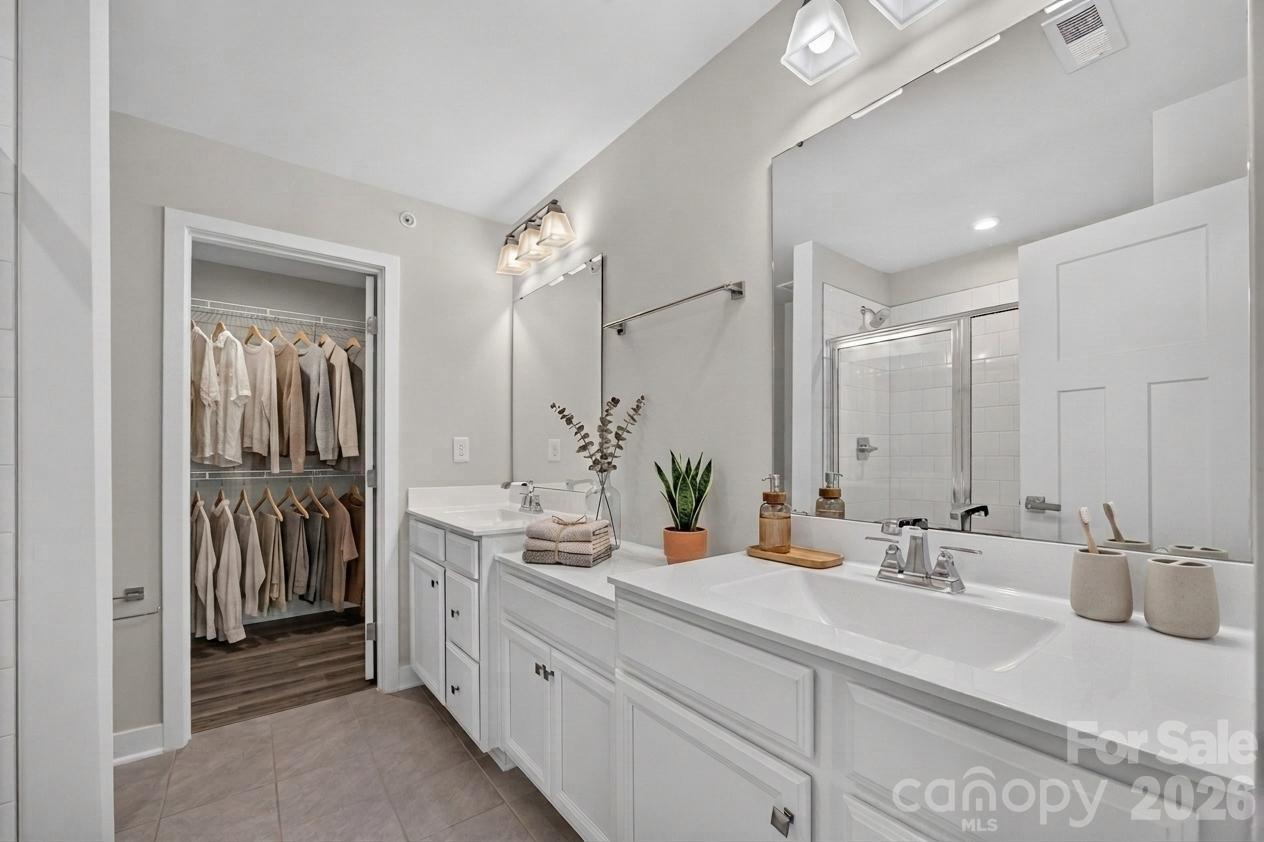 252 Parkwood Avenue — Charlotte