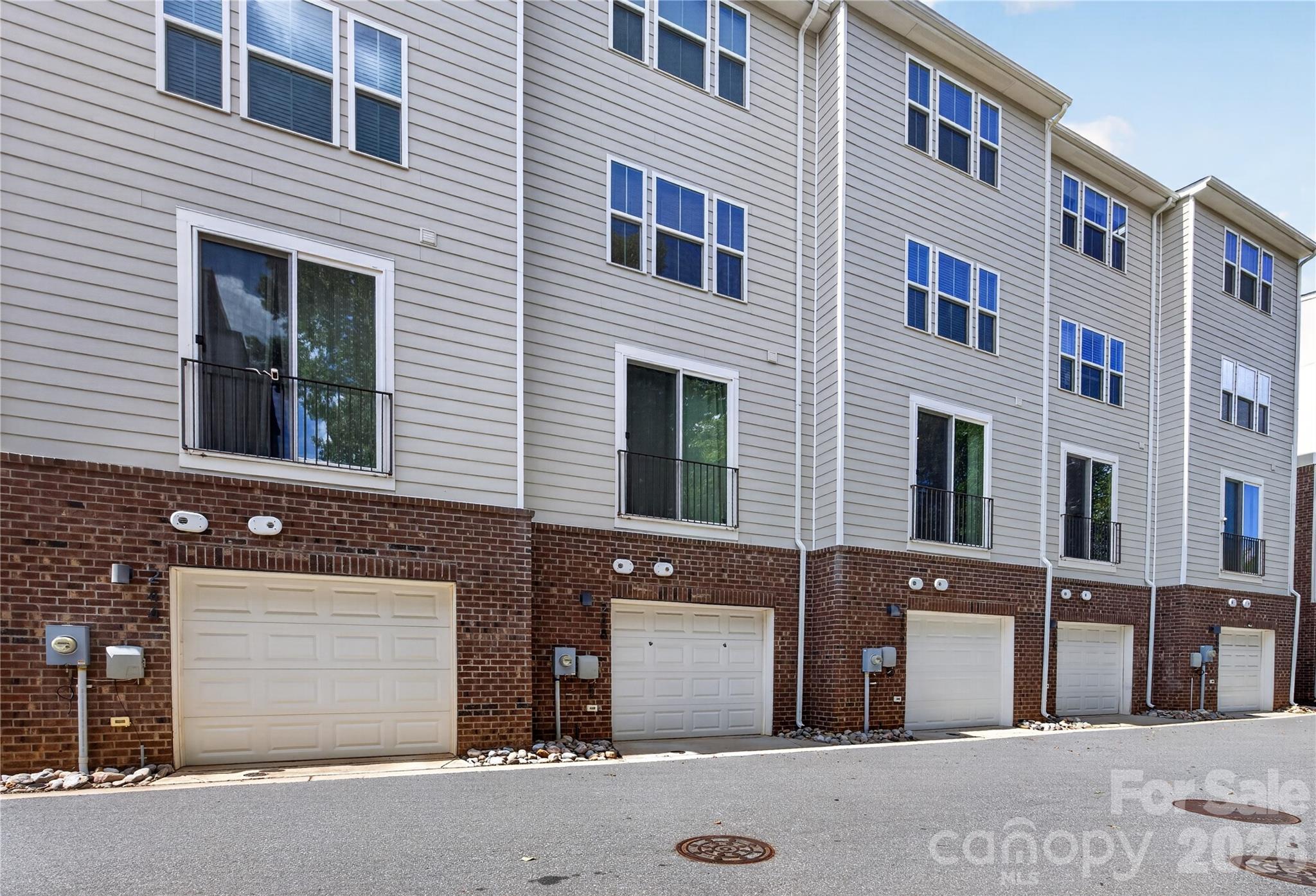 252 Parkwood Avenue — Charlotte