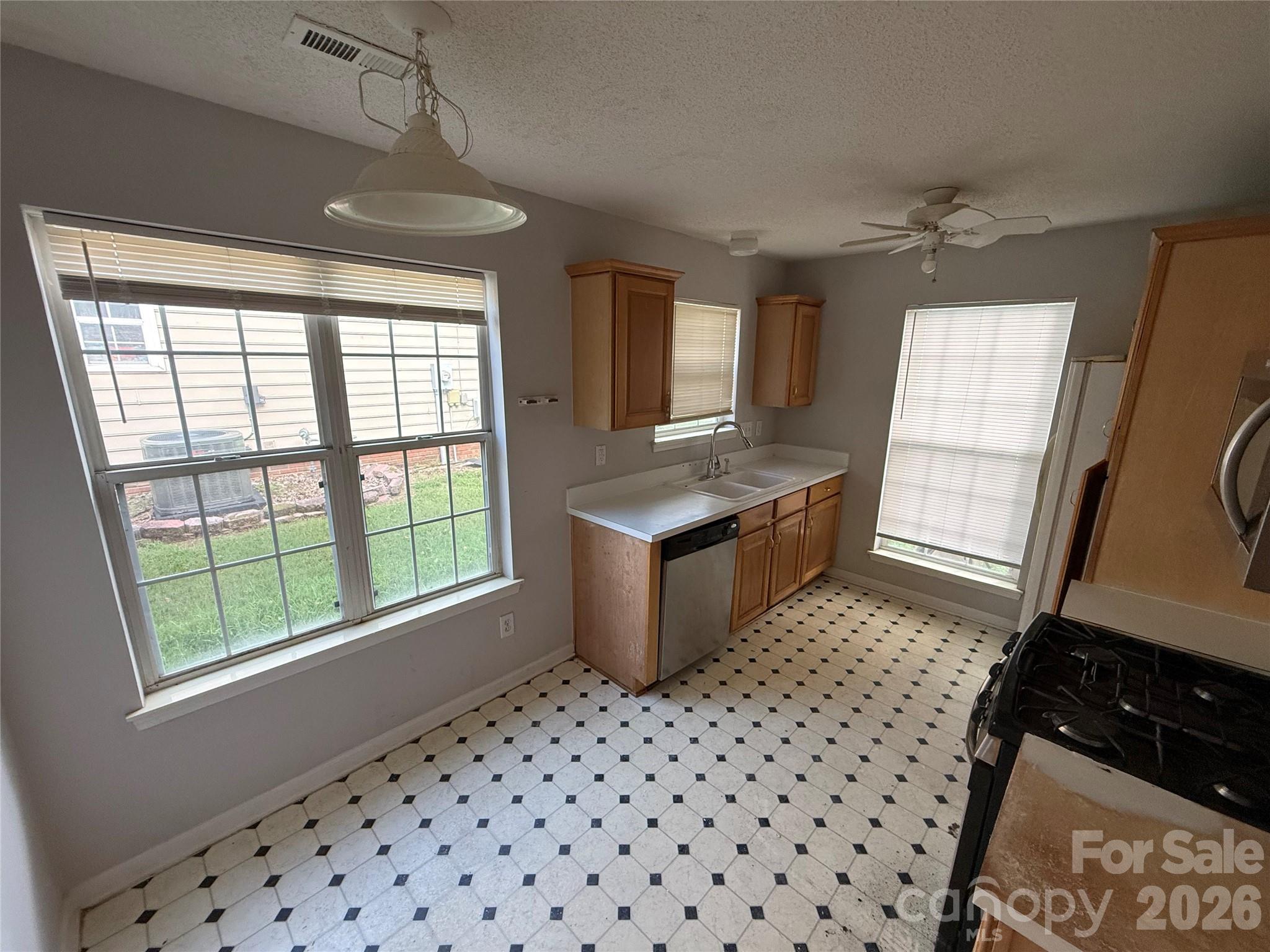 2615 Robyns Glen Drive — Charlotte