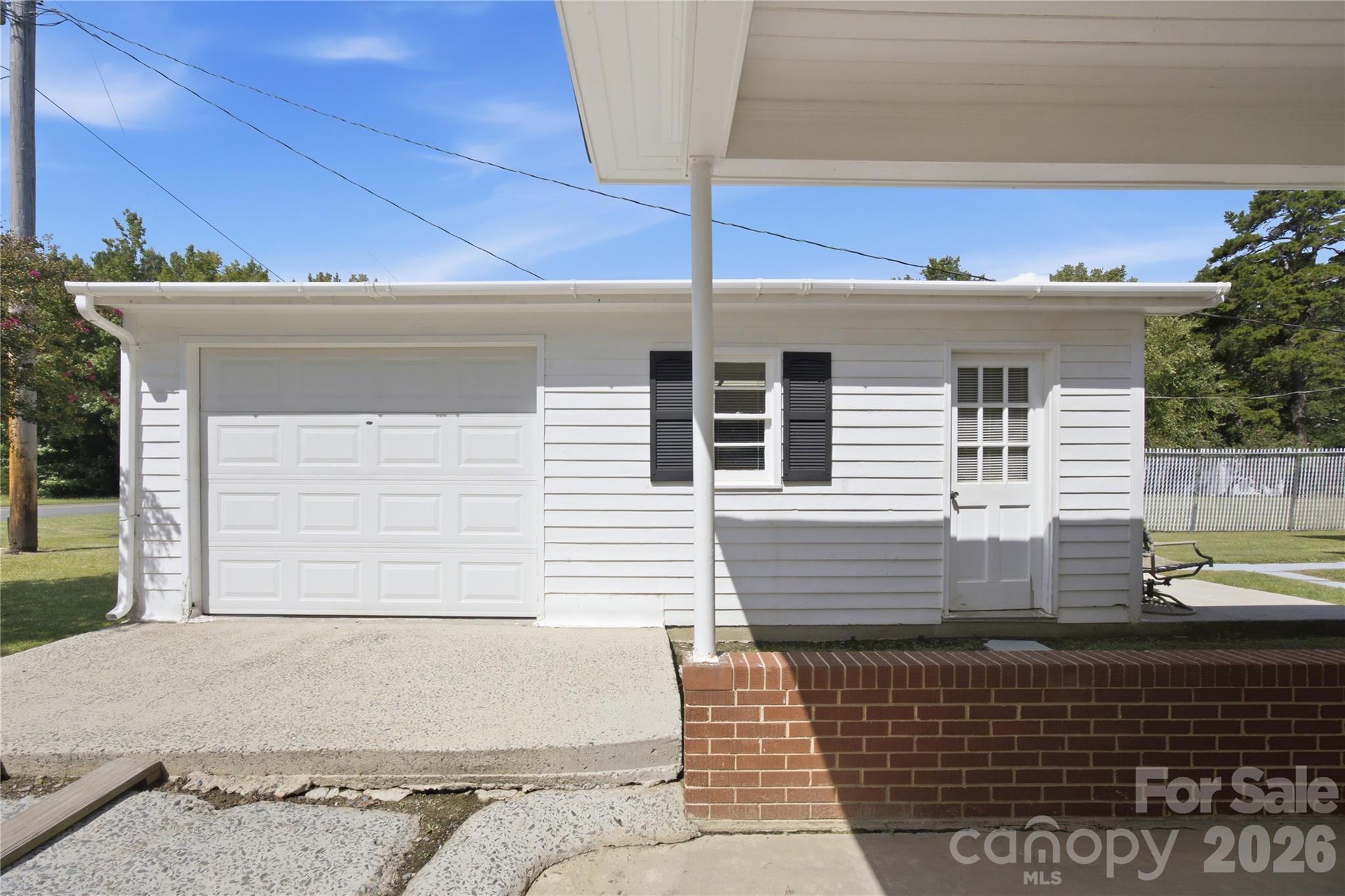 2424 Griffith Road — Monroe