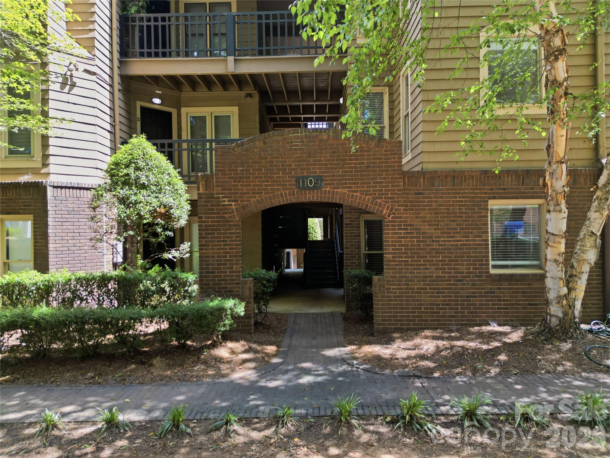 1109 E Morehead Street #16 — Charlotte