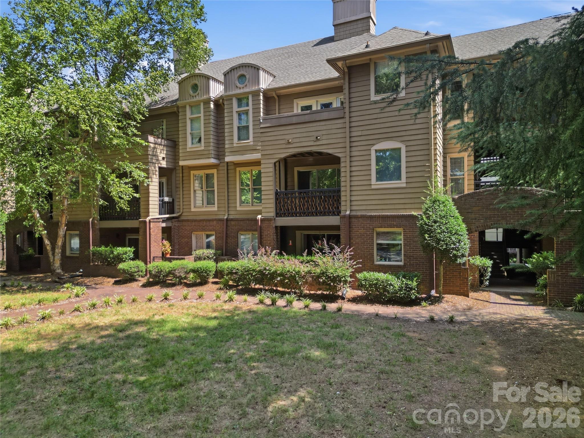 1109 E Morehead Street #16 — Charlotte