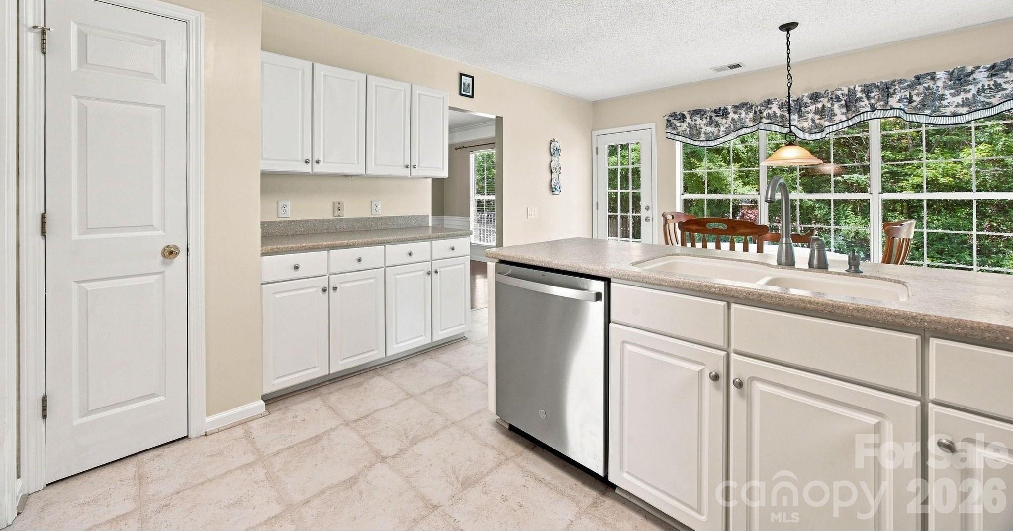 124 Aylesbury Lane — Indian Trail