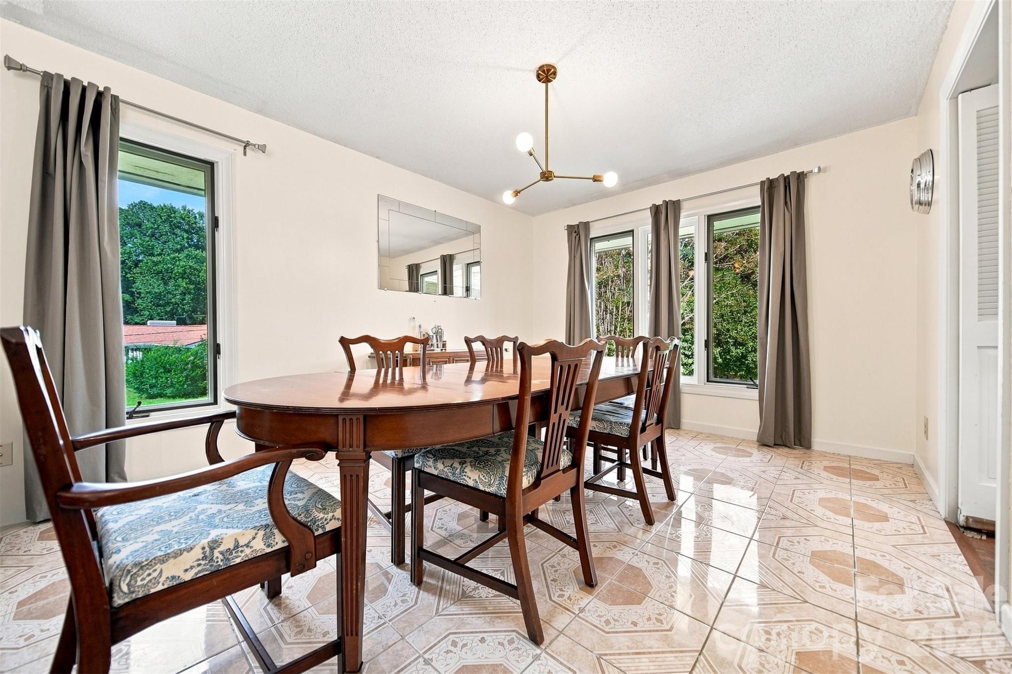 706 Springdale Road — Statesville