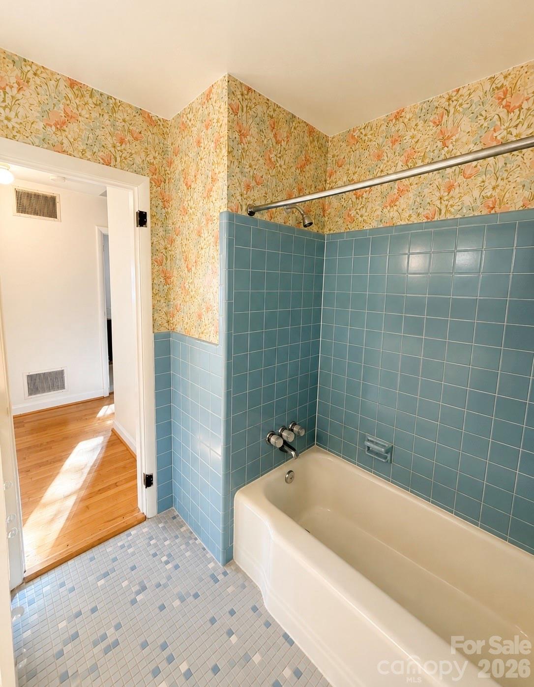 6124 Donna Drive — Charlotte