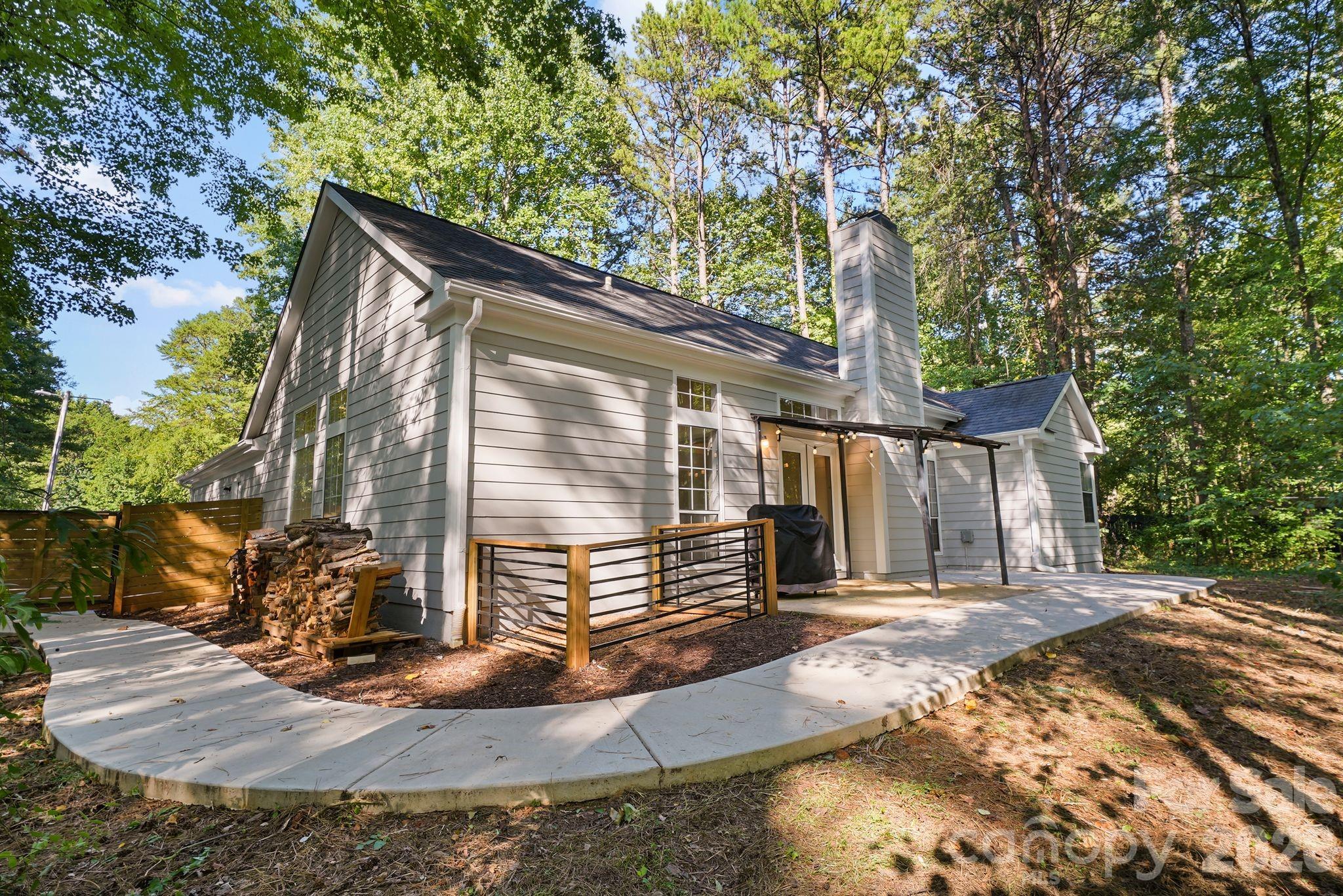 206 Aurora Lane — Huntersville