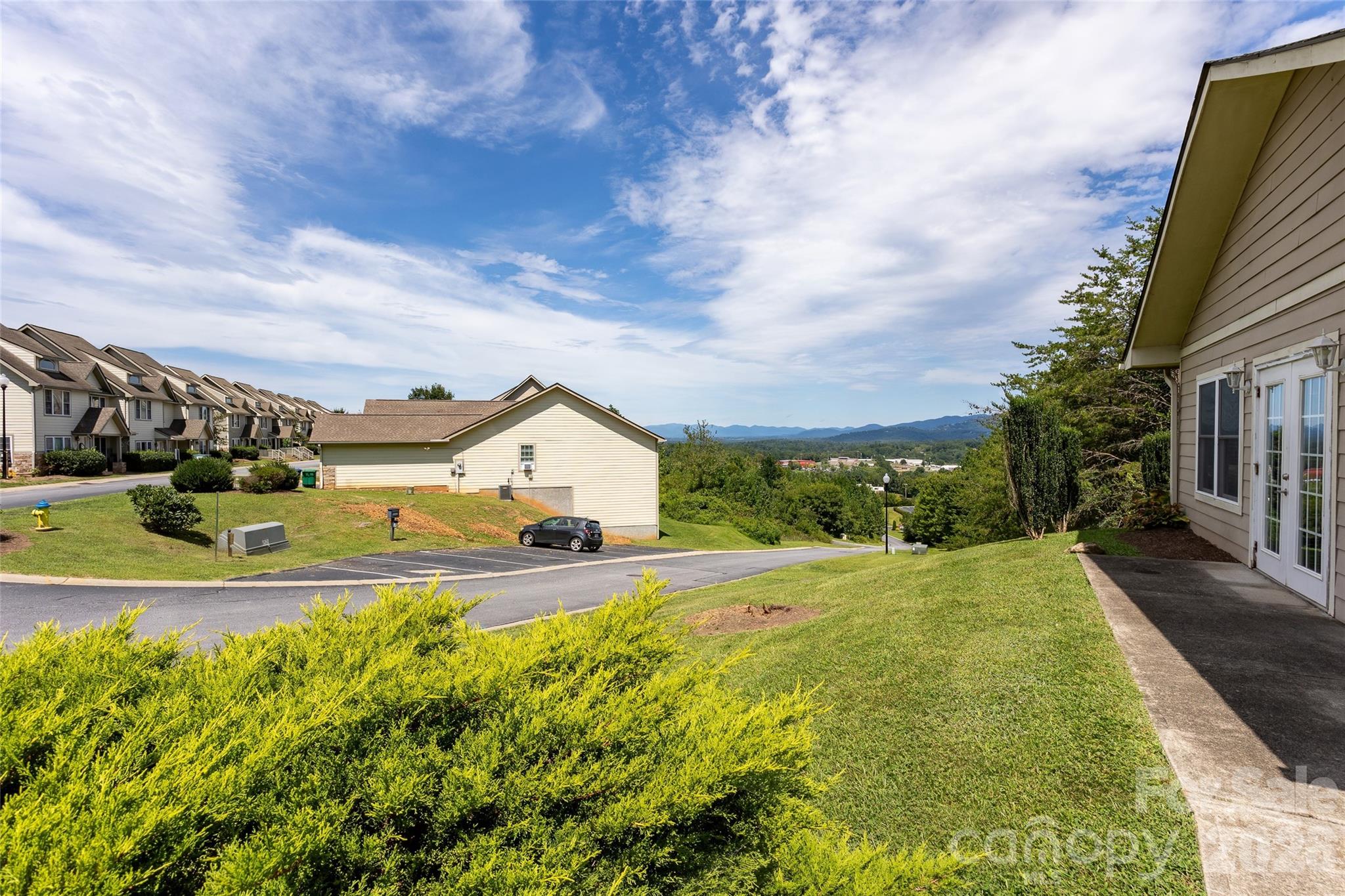 14 Rotunda Circle — Asheville