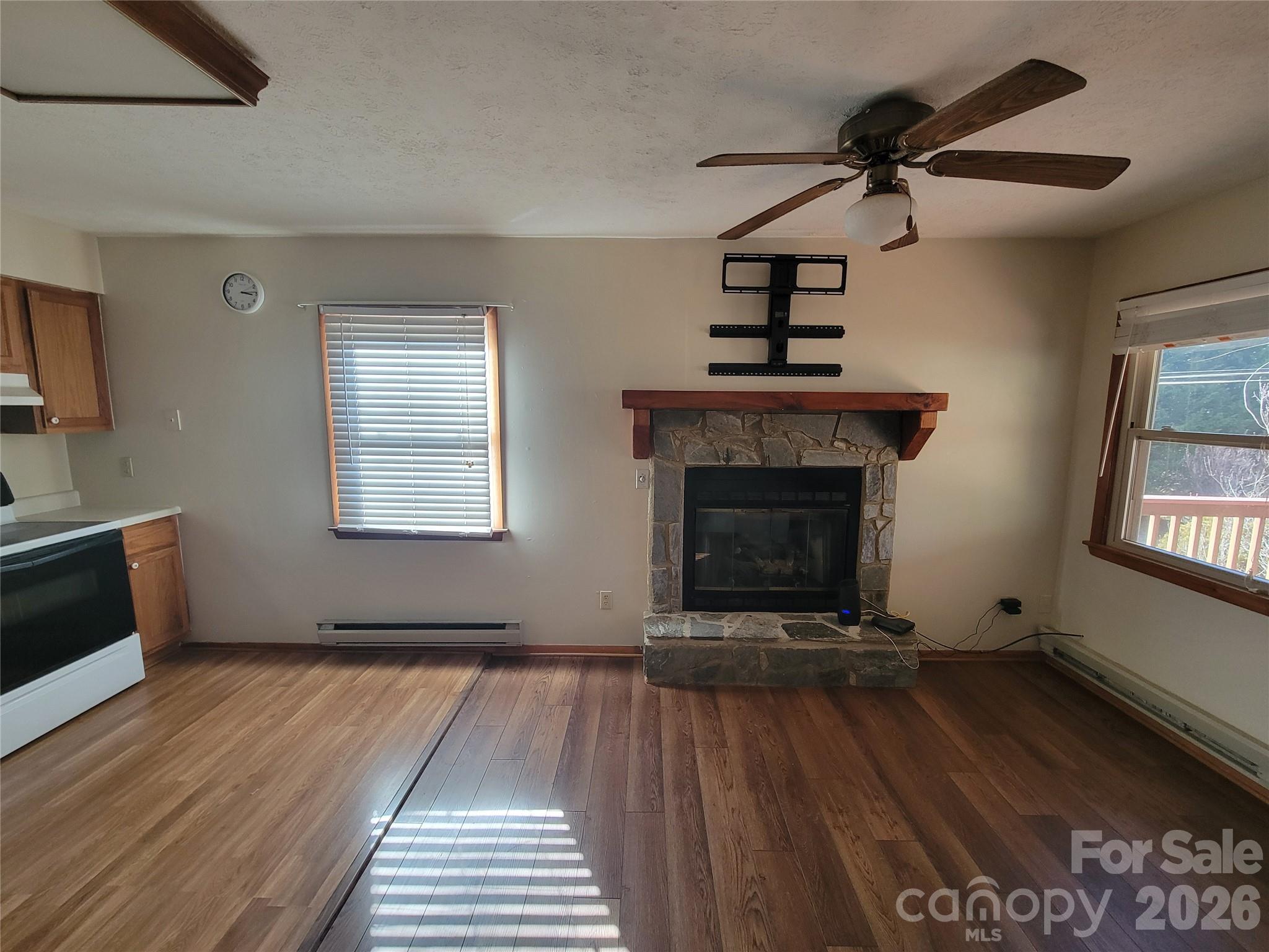 507 Utah Mountain Road — Waynesville