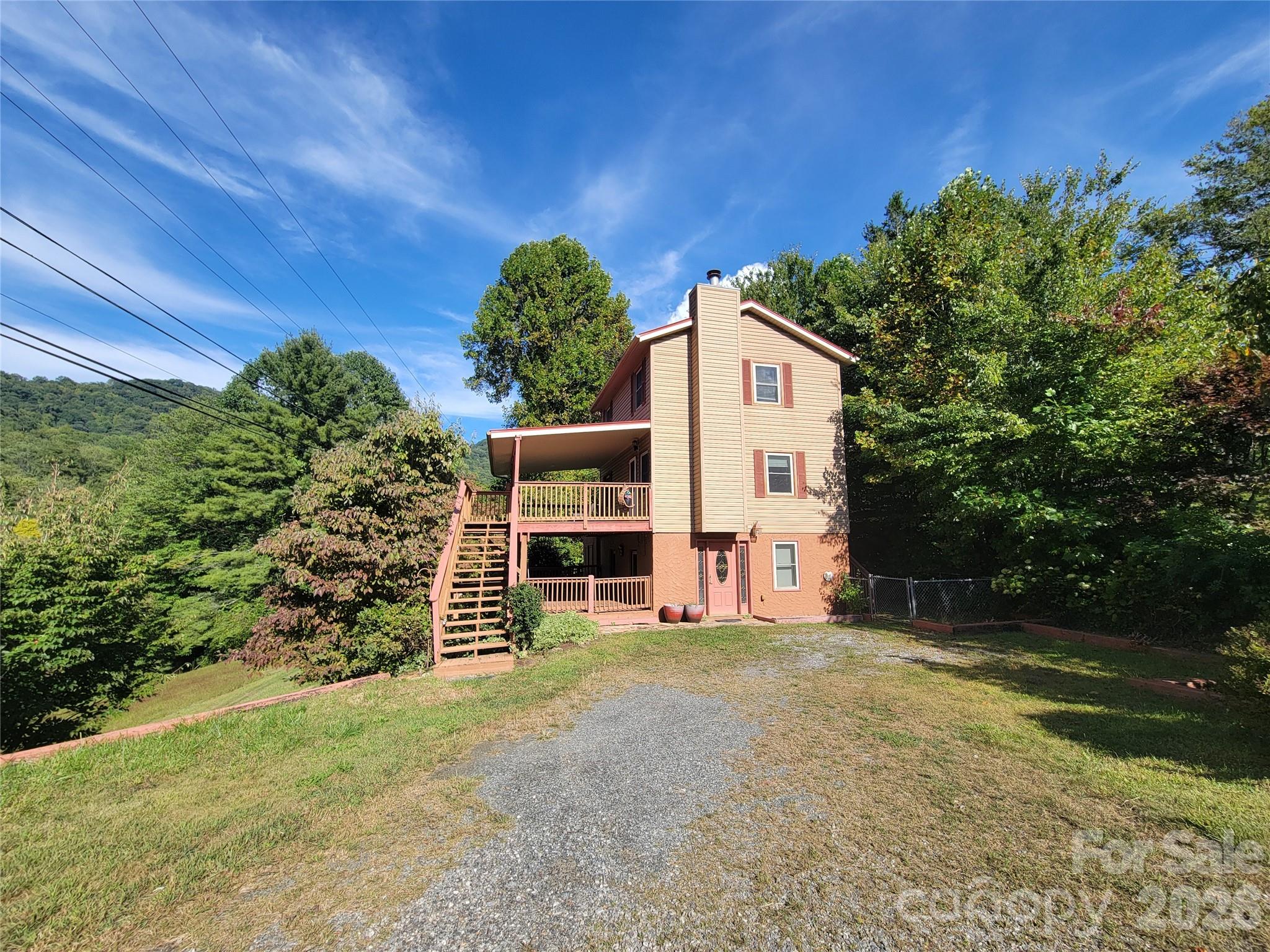 507 Utah Mountain Road — Waynesville