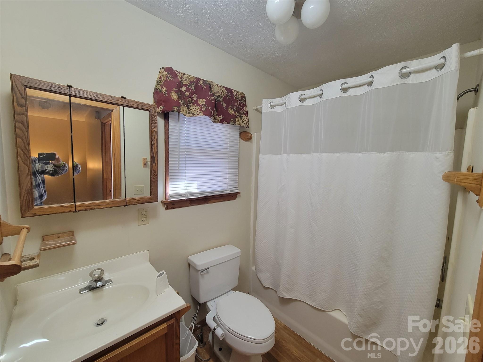 507 Utah Mountain Road — Waynesville