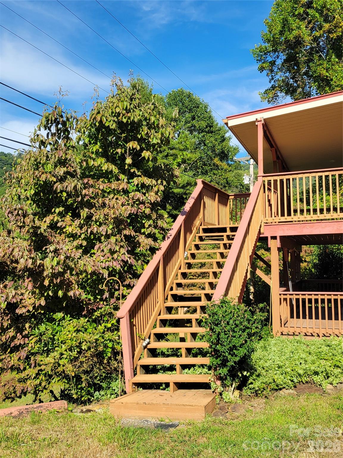 507 Utah Mountain Road — Waynesville