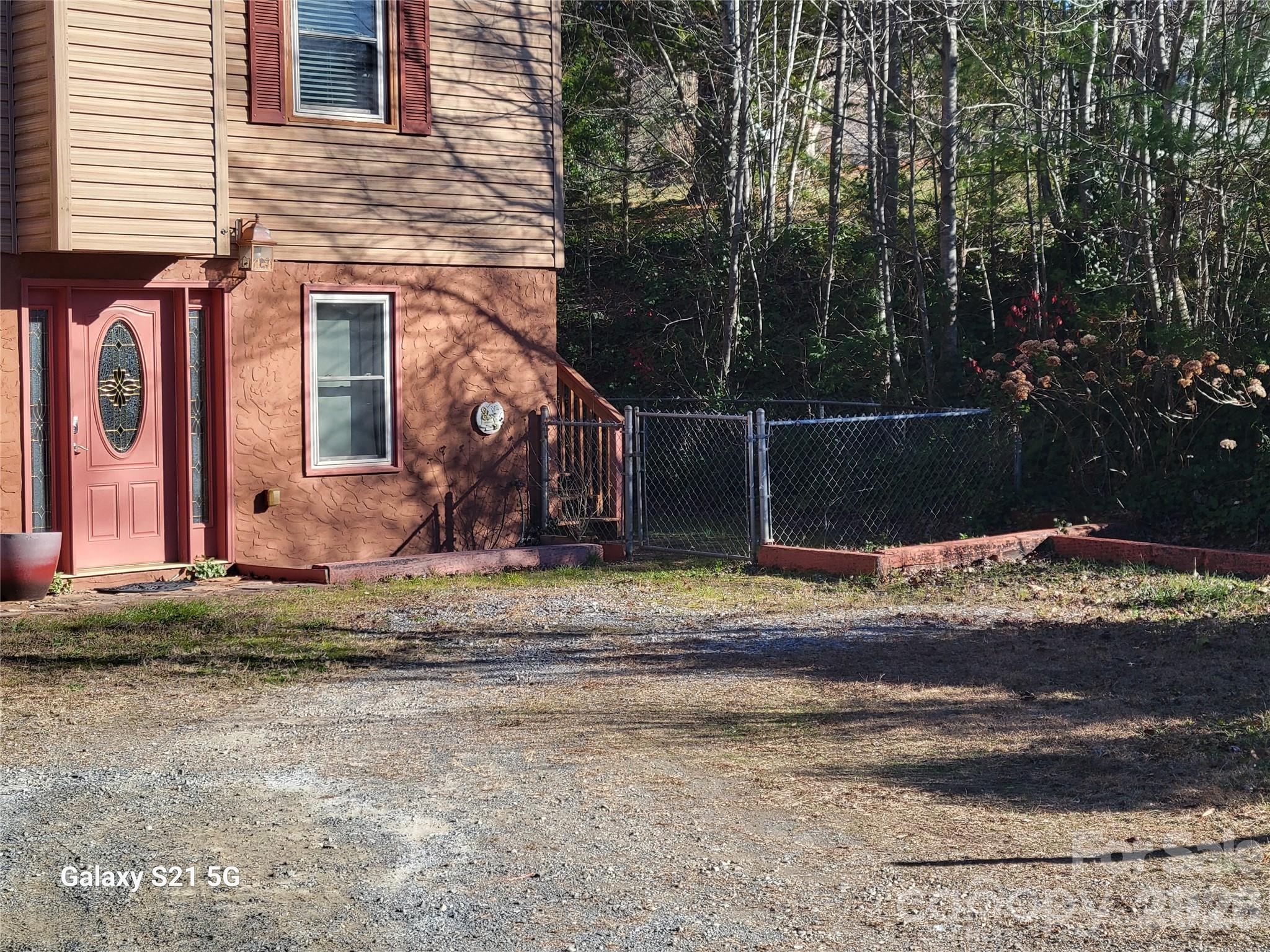 507 Utah Mountain Road — Waynesville