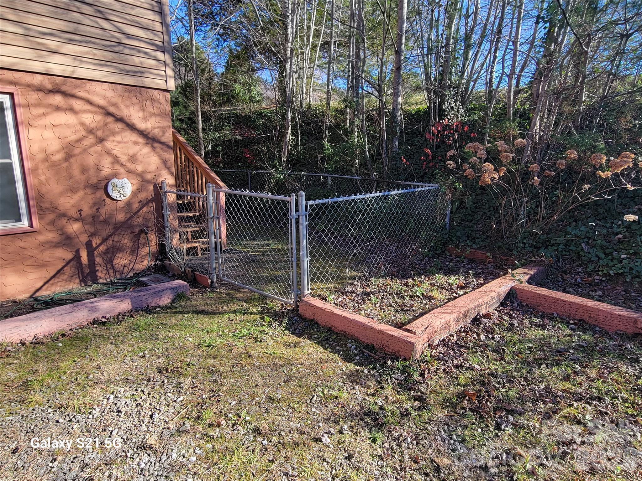 507 Utah Mountain Road — Waynesville