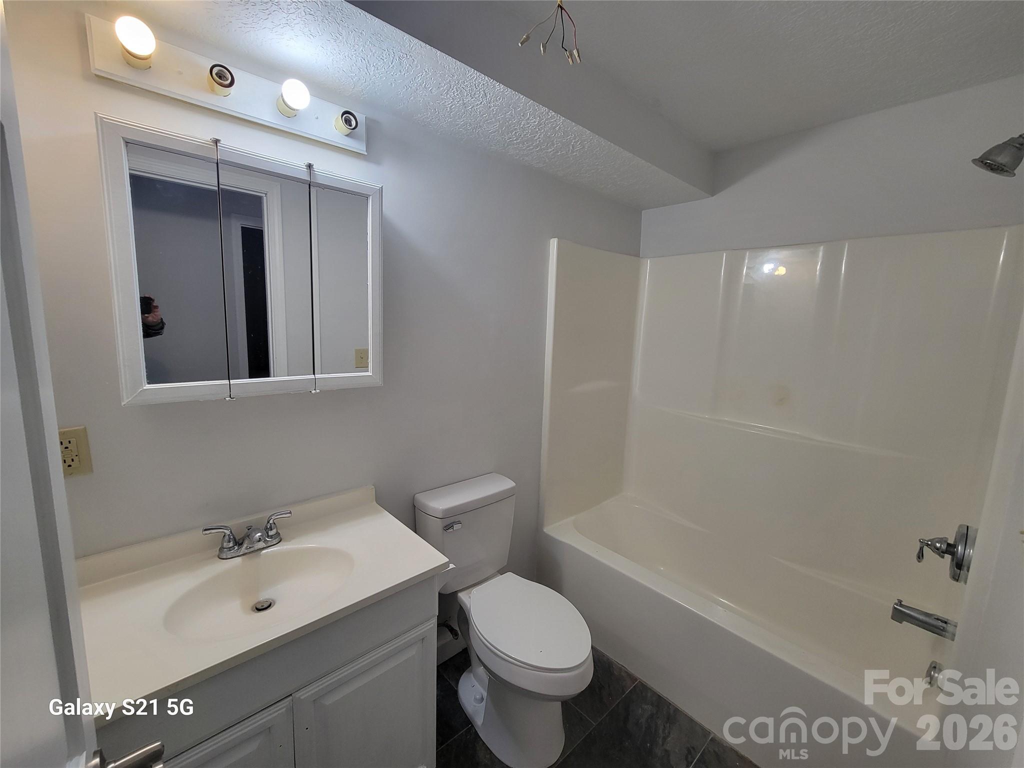 507 Utah Mountain Road — Waynesville
