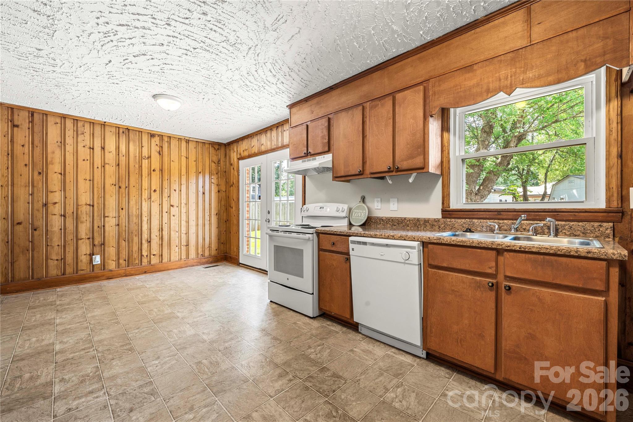 713 Crestwood Avenue — Gastonia