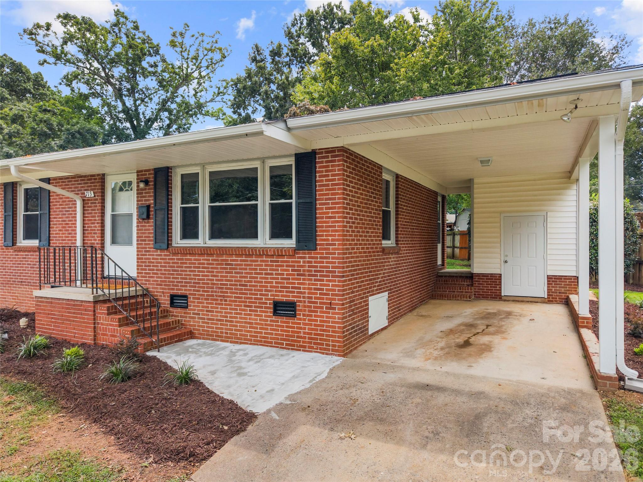 713 Crestwood Avenue — Gastonia