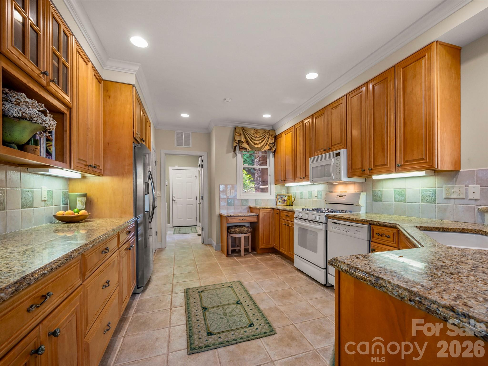 75 Old Hickory Trail — Hendersonville