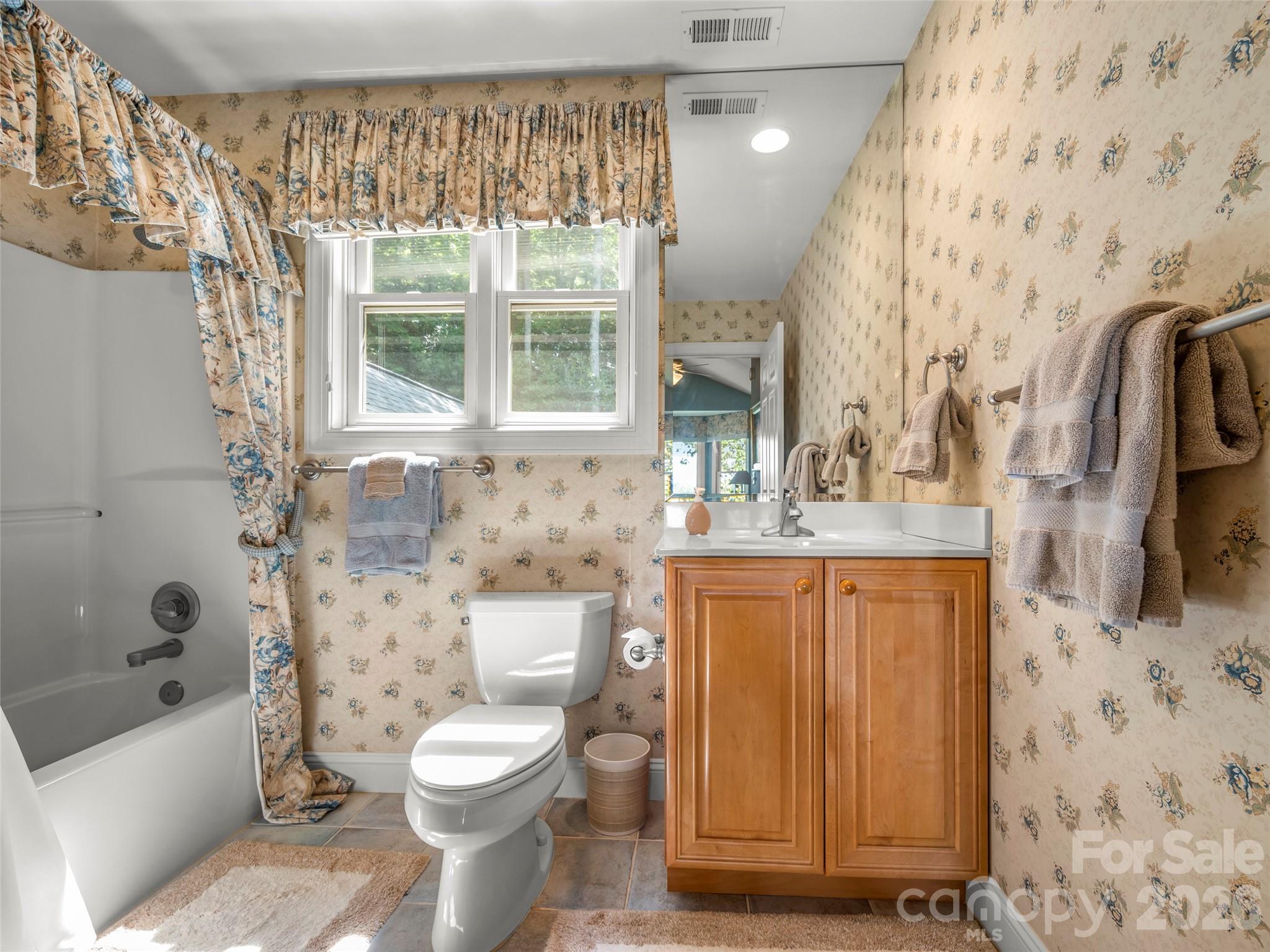 75 Old Hickory Trail — Hendersonville