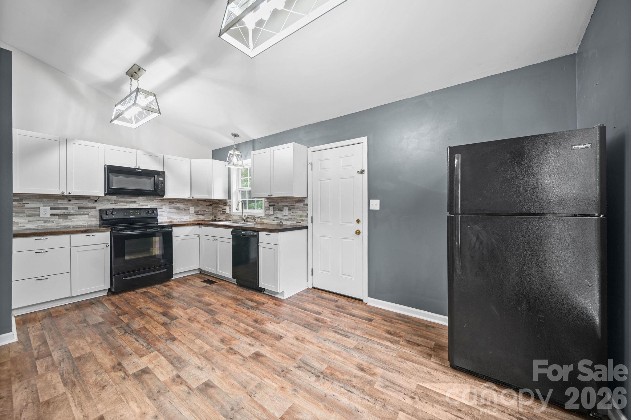 147 Island Terrace Road — Statesville