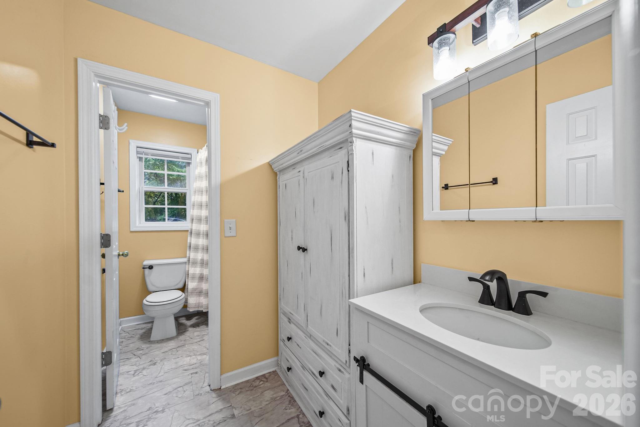 147 Island Terrace Road — Statesville