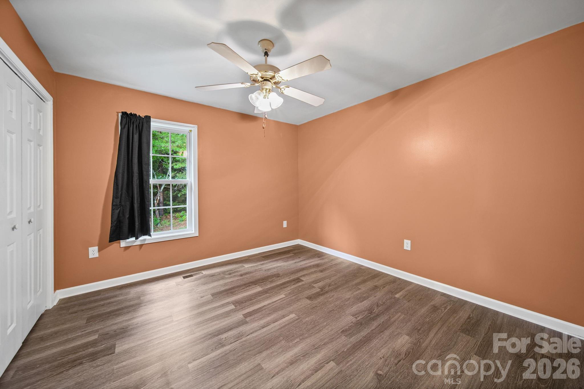 147 Island Terrace Road — Statesville