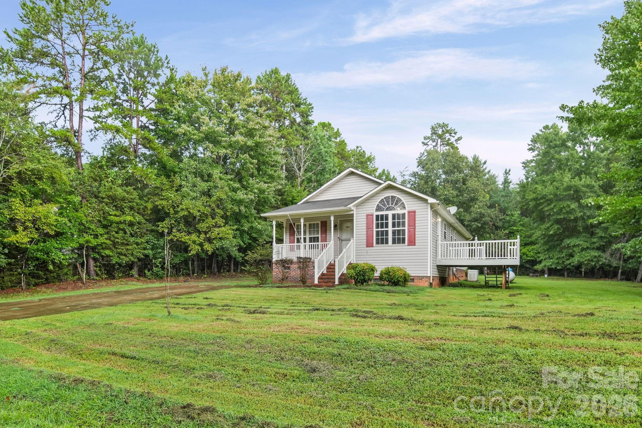 147 Island Terrace Road — Statesville