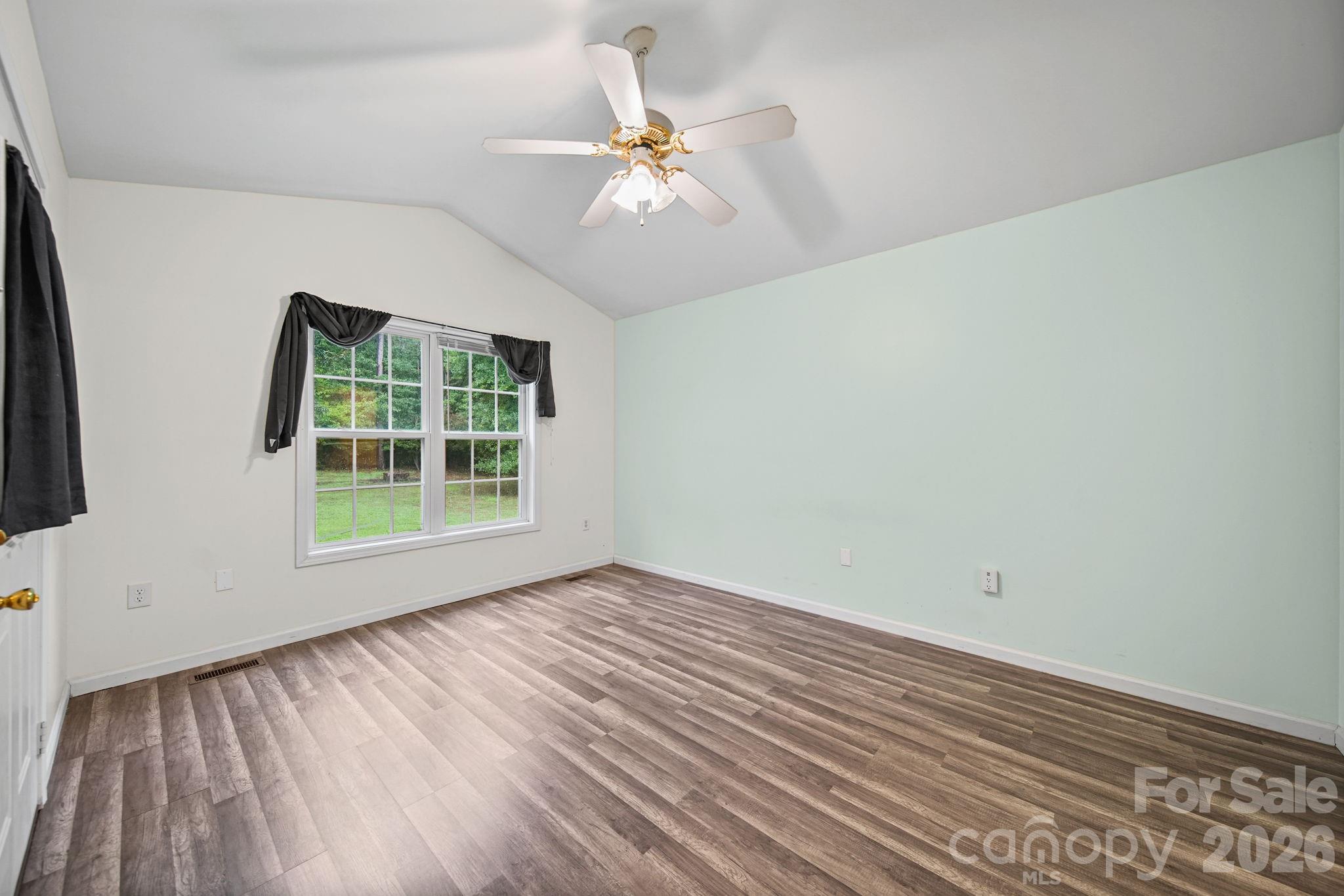 147 Island Terrace Road — Statesville