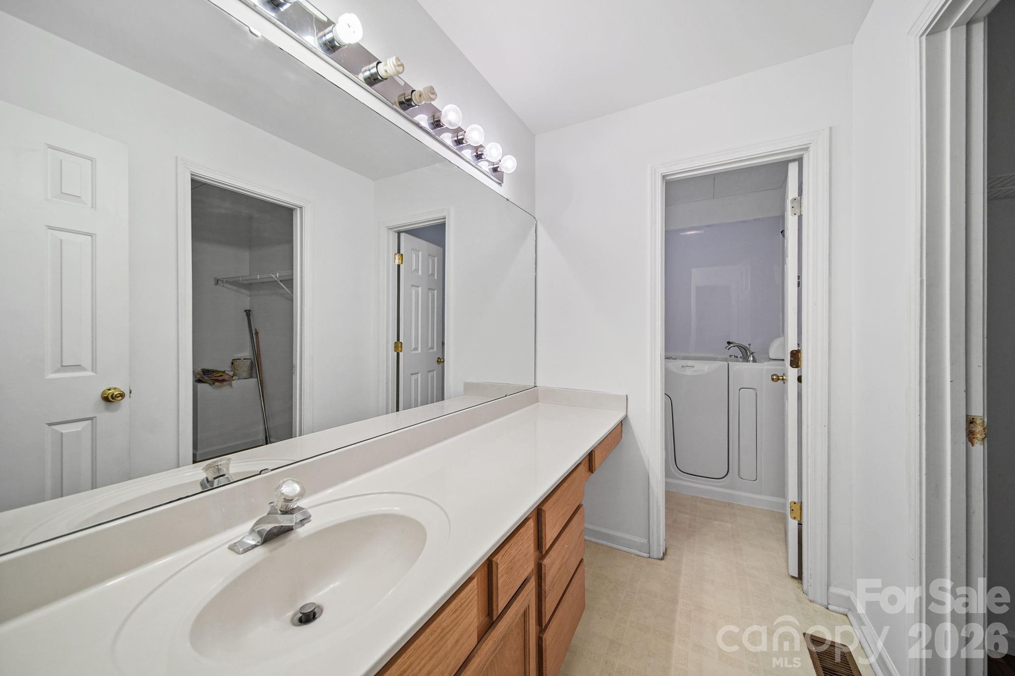 147 Island Terrace Road — Statesville