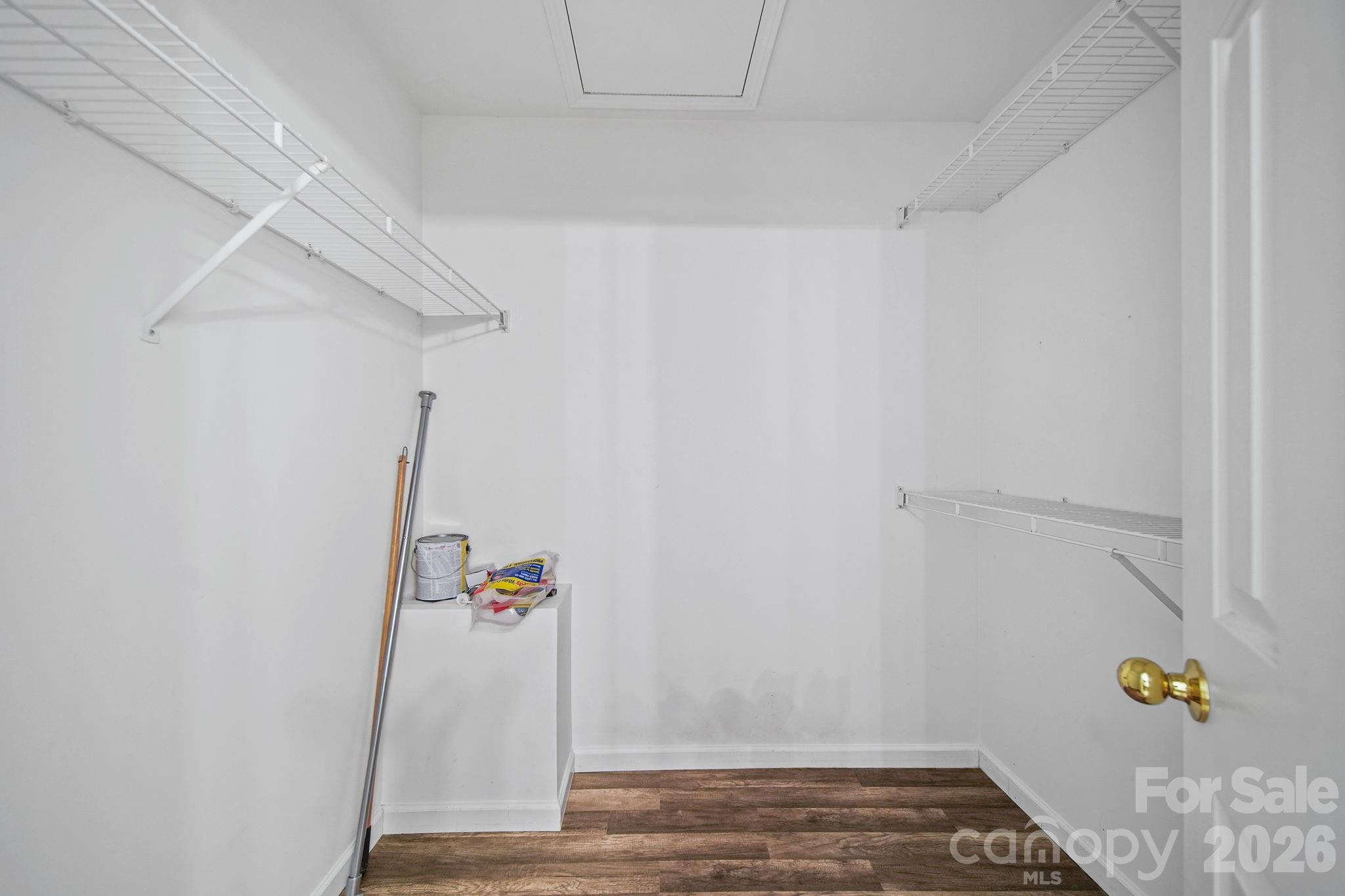 147 Island Terrace Road — Statesville