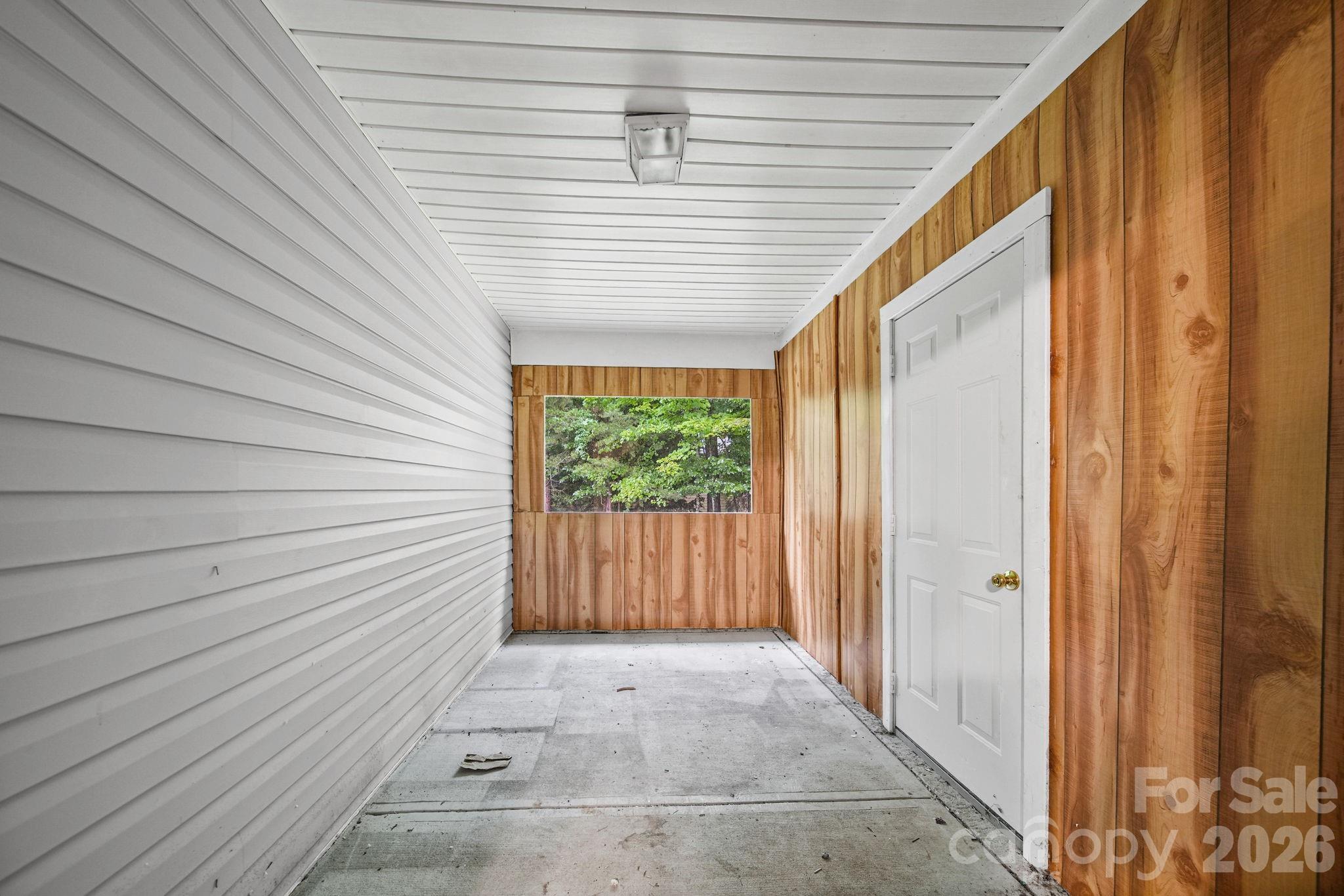 147 Island Terrace Road — Statesville