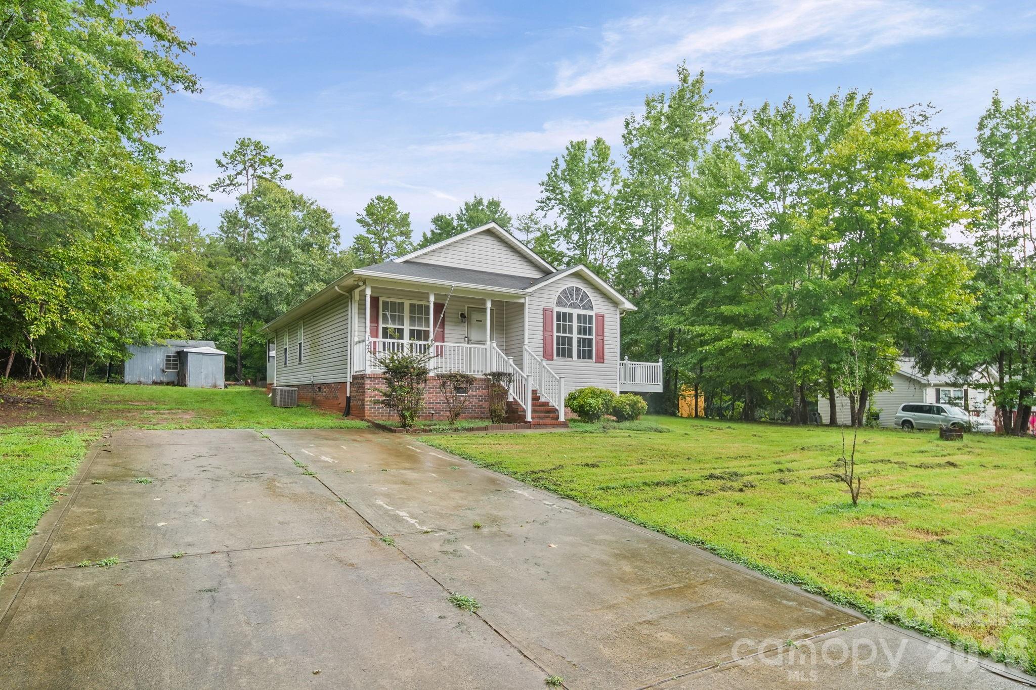 147 Island Terrace Road — Statesville