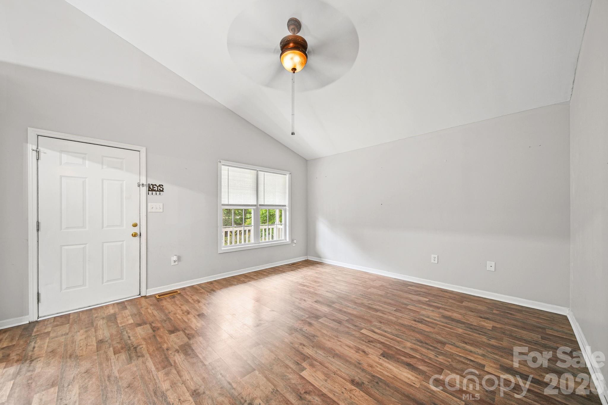 147 Island Terrace Road — Statesville
