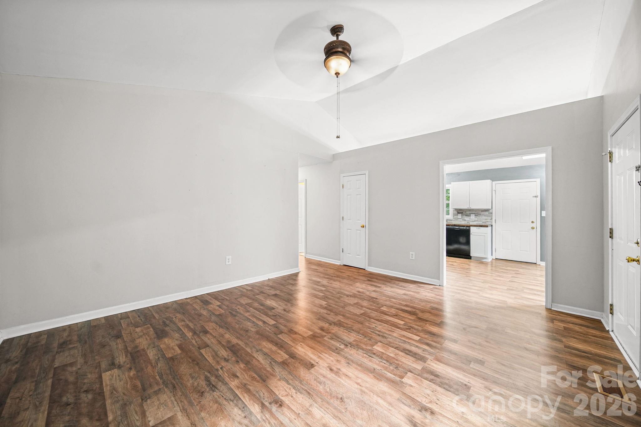 147 Island Terrace Road — Statesville