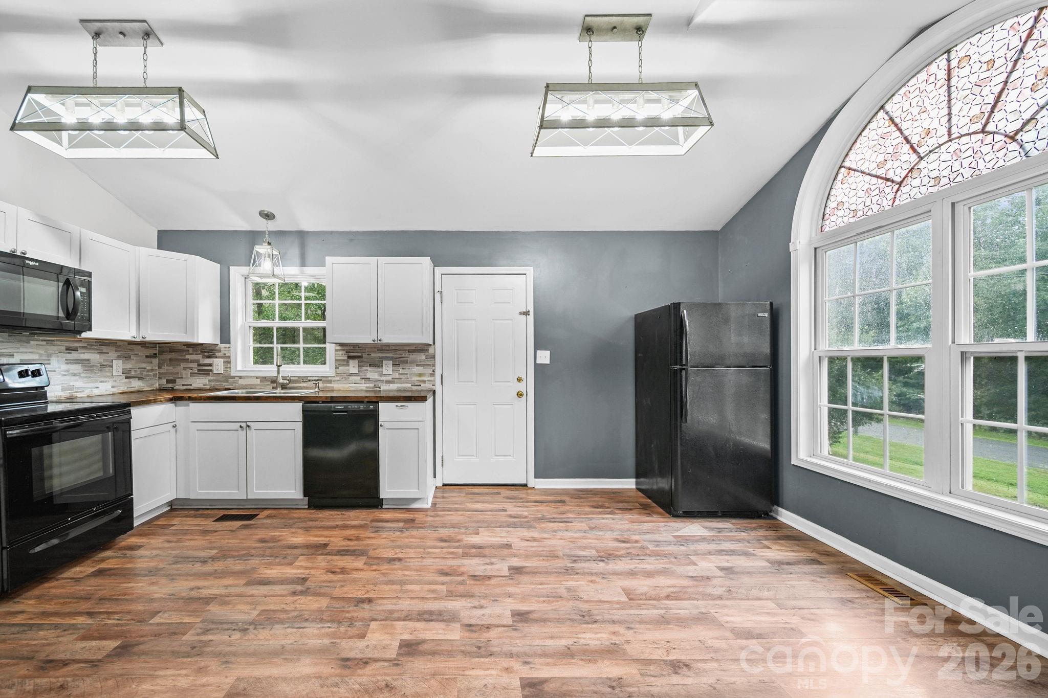 147 Island Terrace Road — Statesville