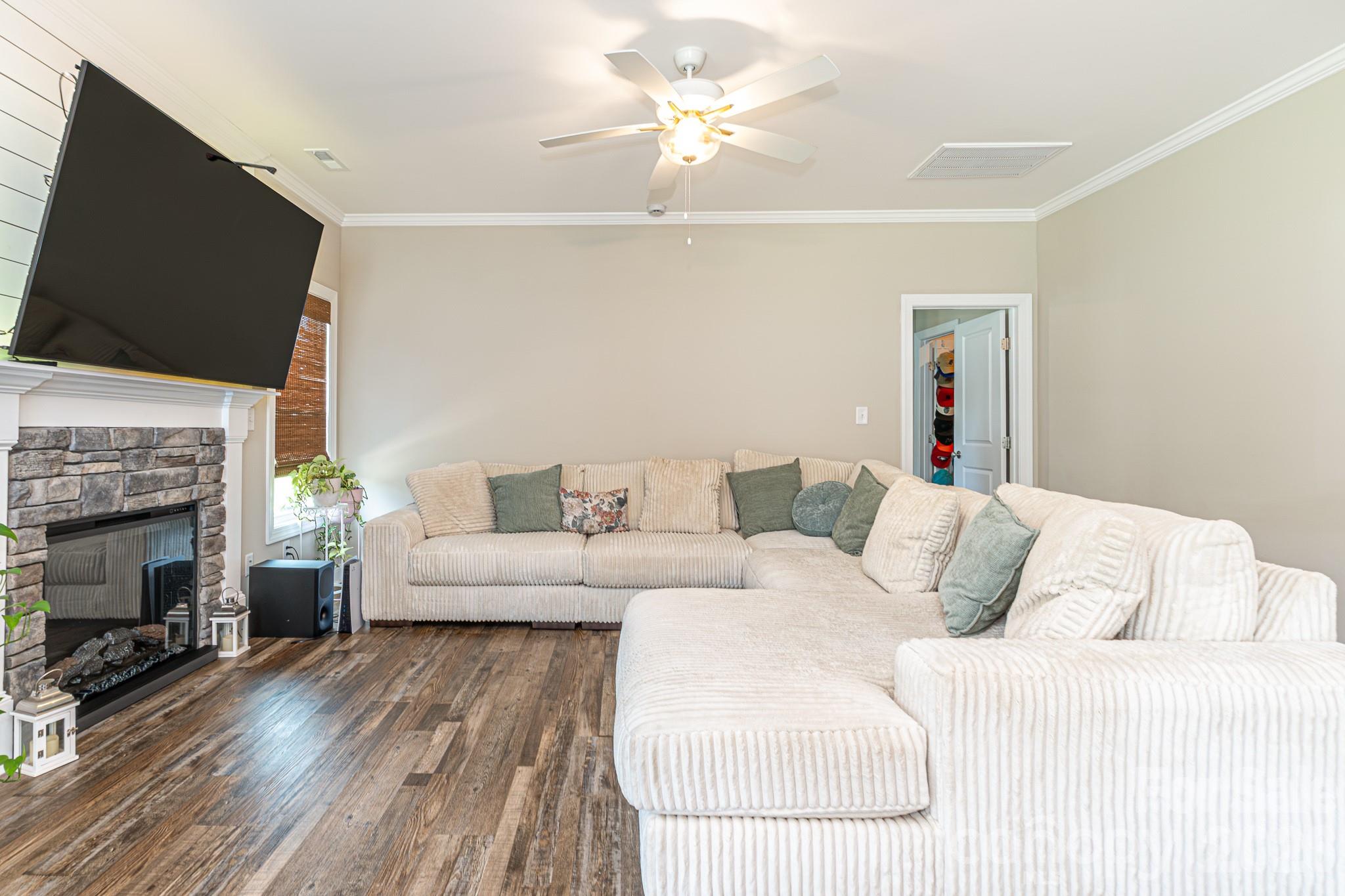 1205 Palestine Road — Linden