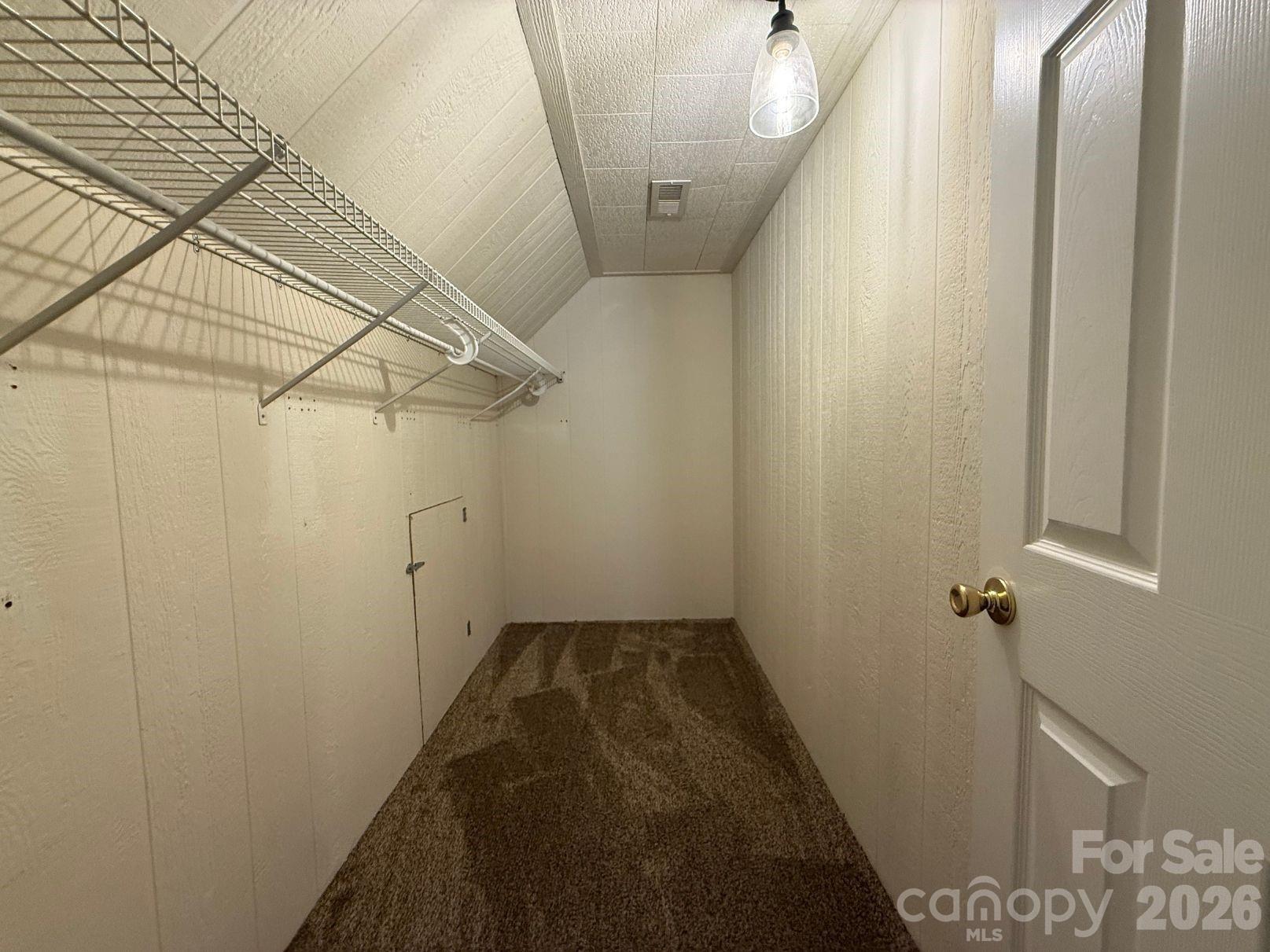 1351 S Aspen Street — Lincolnton