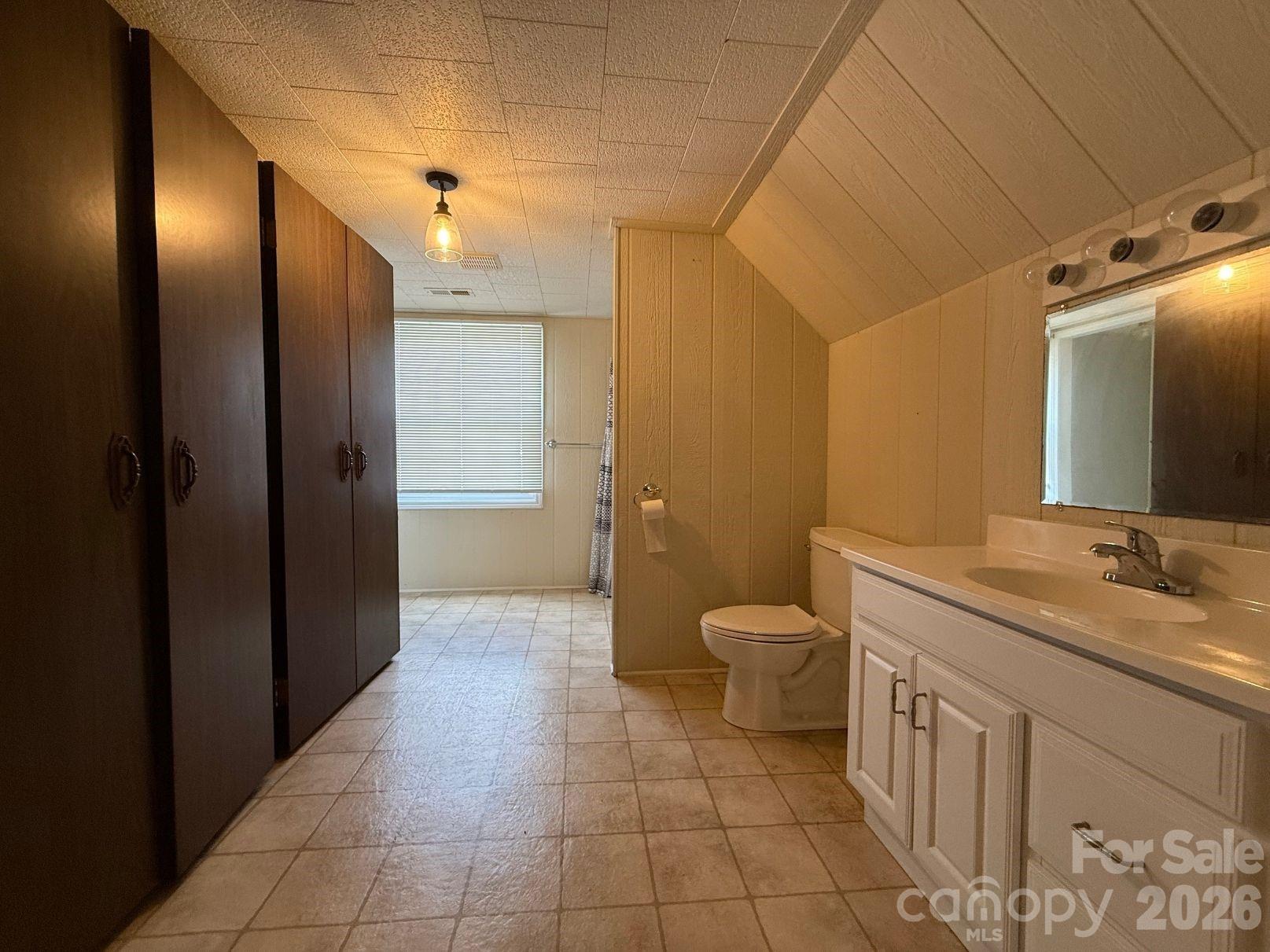 1351 S Aspen Street — Lincolnton