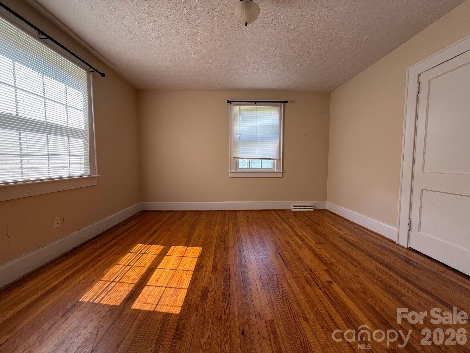 1351 S Aspen Street — Lincolnton