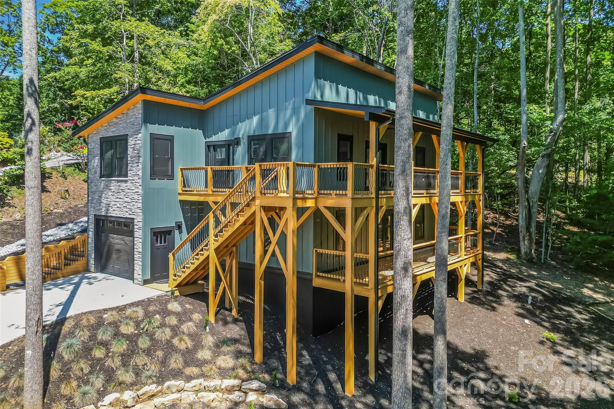 276 Coopers Drive — Hendersonville